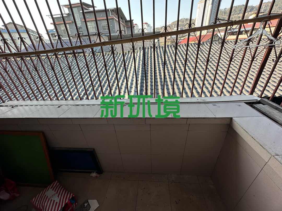 城墙路  3室2厅1卫   39.80万客厅