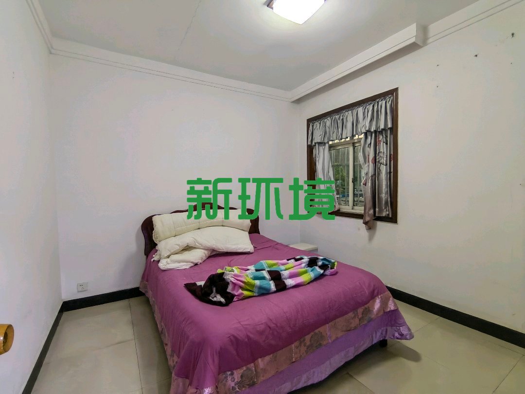 华宇新村  5室3厅4卫   95.80万客厅