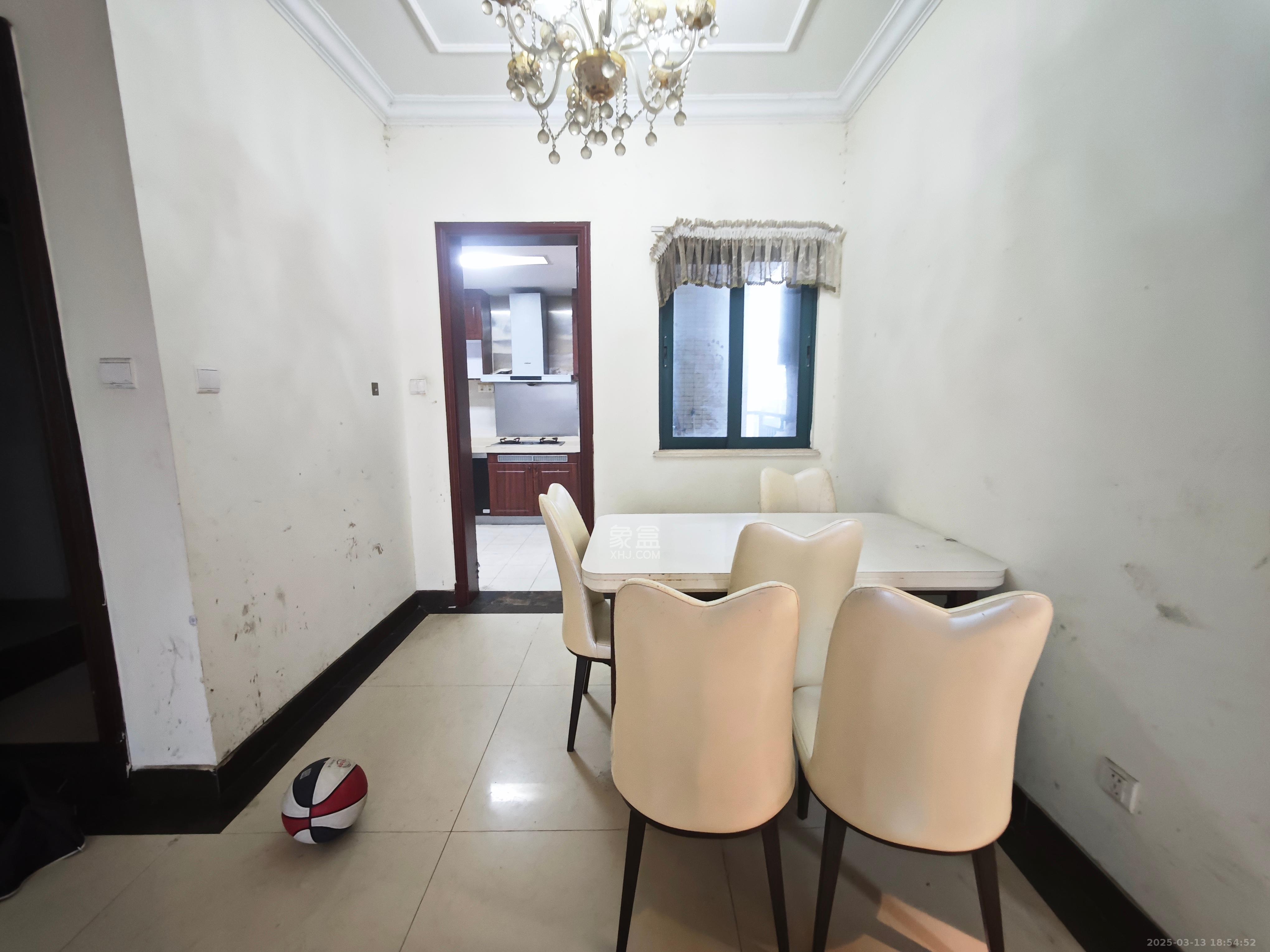 恒大翡翠华庭 3室2厅1卫 1980.0元/月 恒大翡翠华庭 3室2厅1卫 1980.0元/月室内图