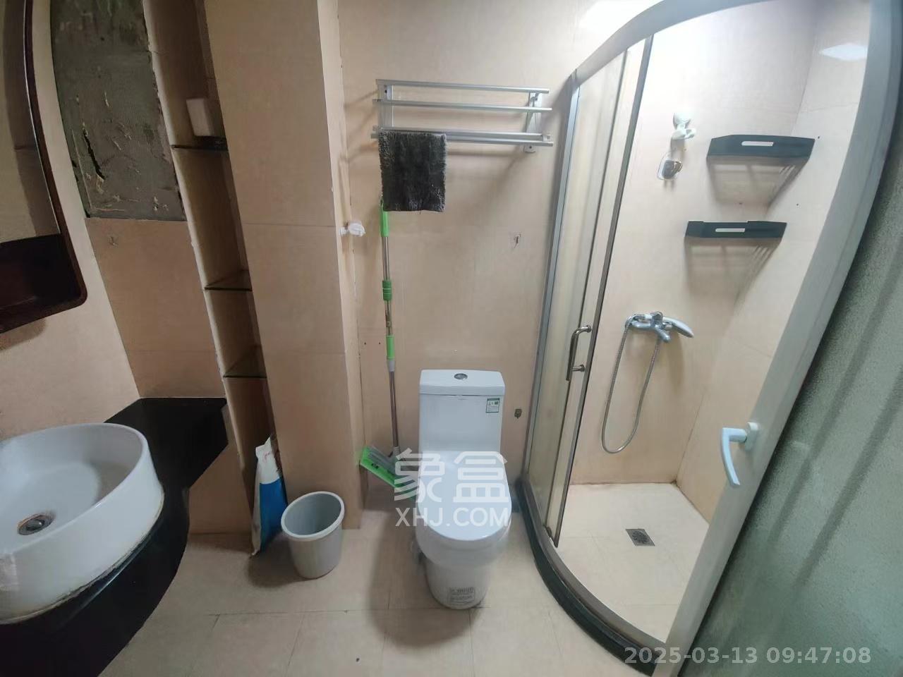 天心华庭  1室1厅1卫    2000.0元/月 天心华庭  1室1厅1卫    2000.0元/月室内图