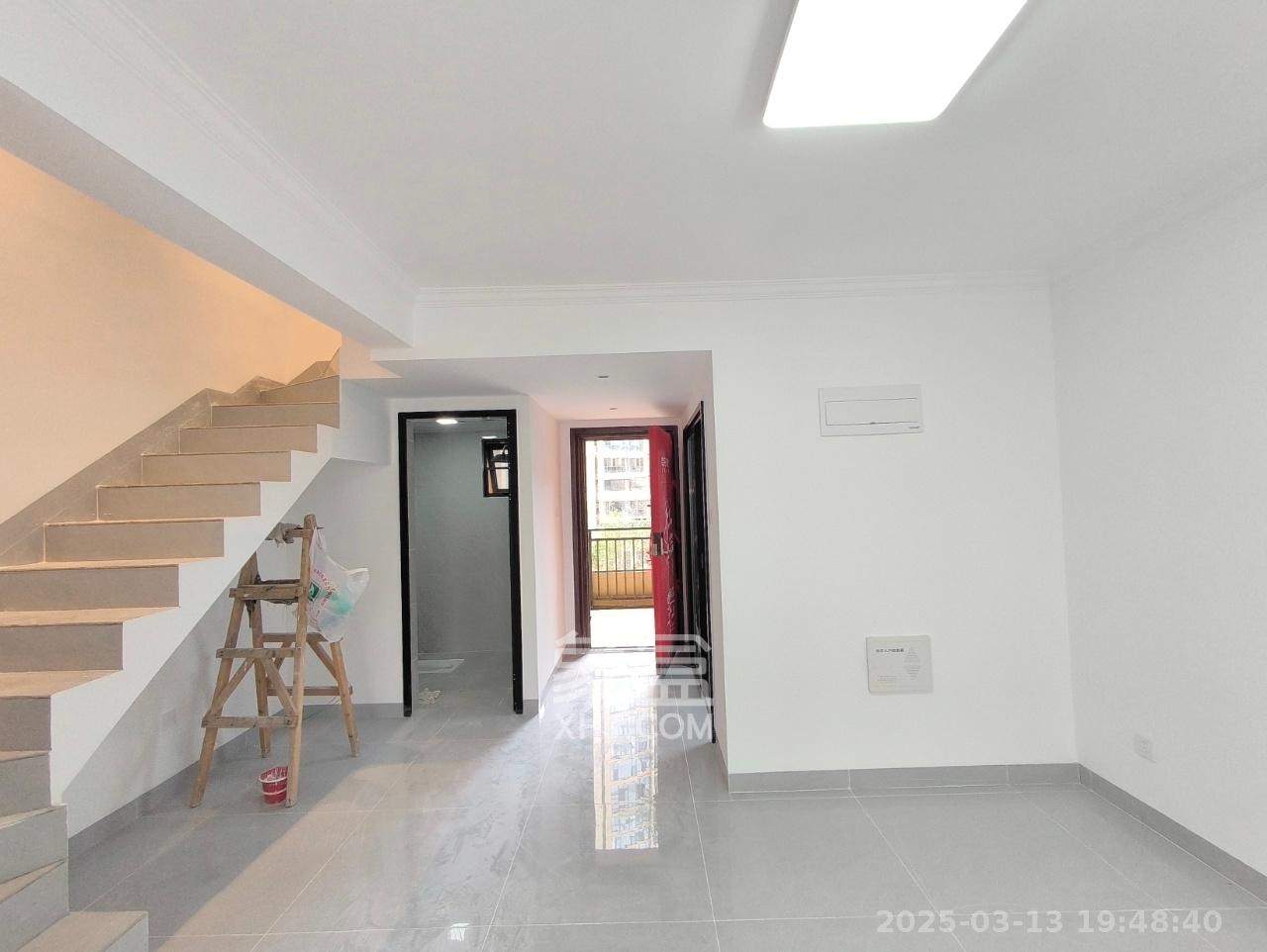 保利城(中航城国际社区、郡原美村) 3室2厅2卫 2500.0元/月 保利城(中航城国际社区、郡原美村) 3室2厅2卫 2500.0元/月室内图