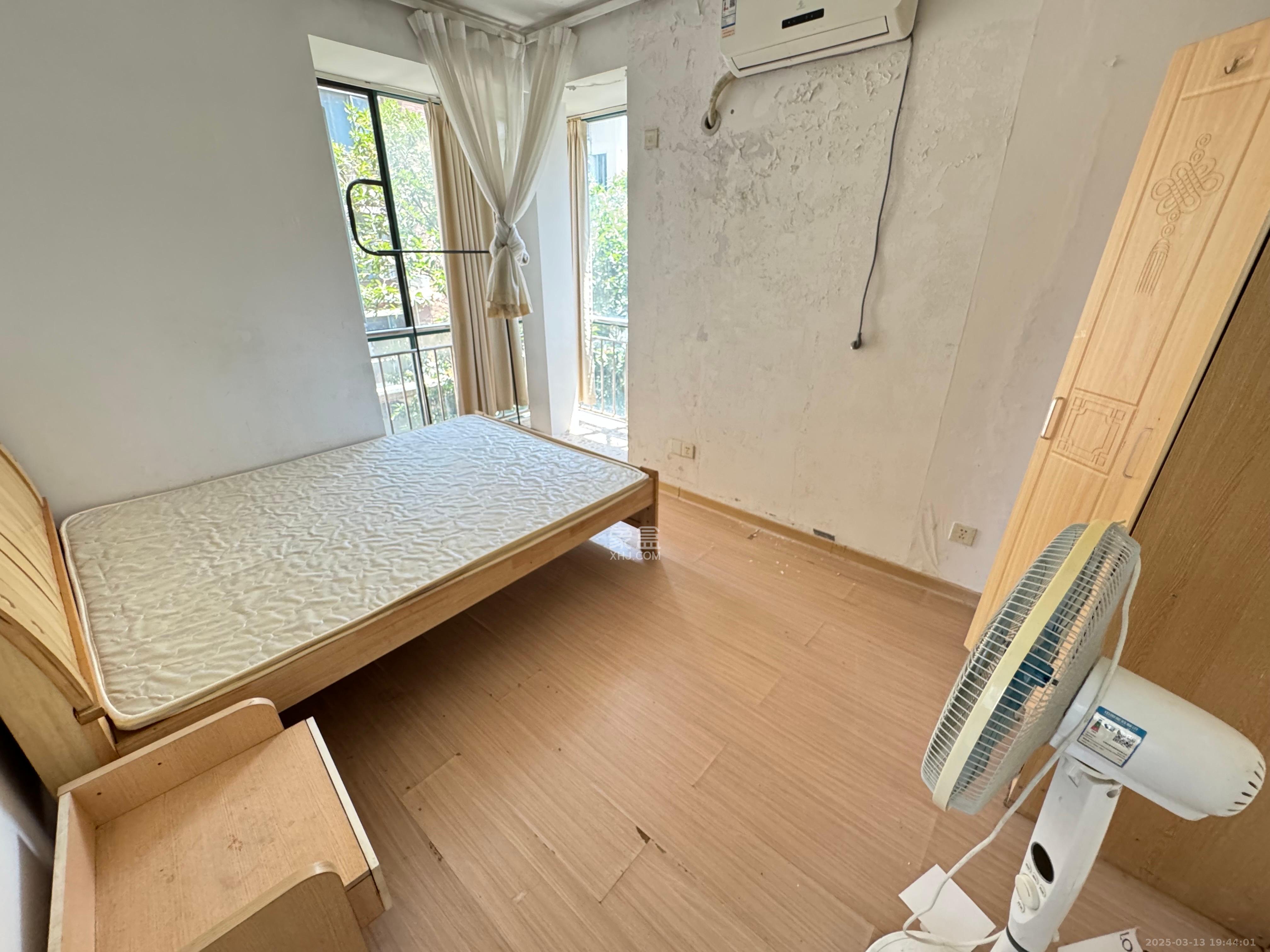 东方新城  2室2厅1卫    2000.0元/月室内图