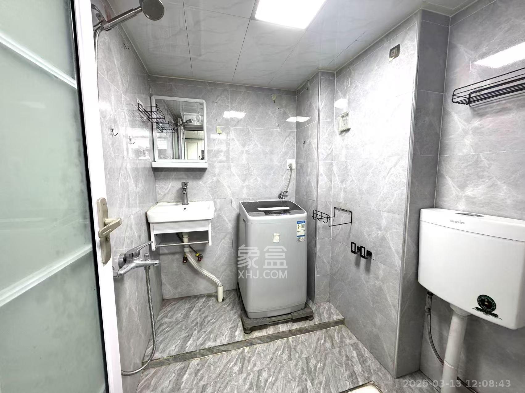 裕天国际商汇中心  1室0厅0卫    1700.0元/月 裕天国际商汇中心  1室0厅0卫    1700.0元/月室内图