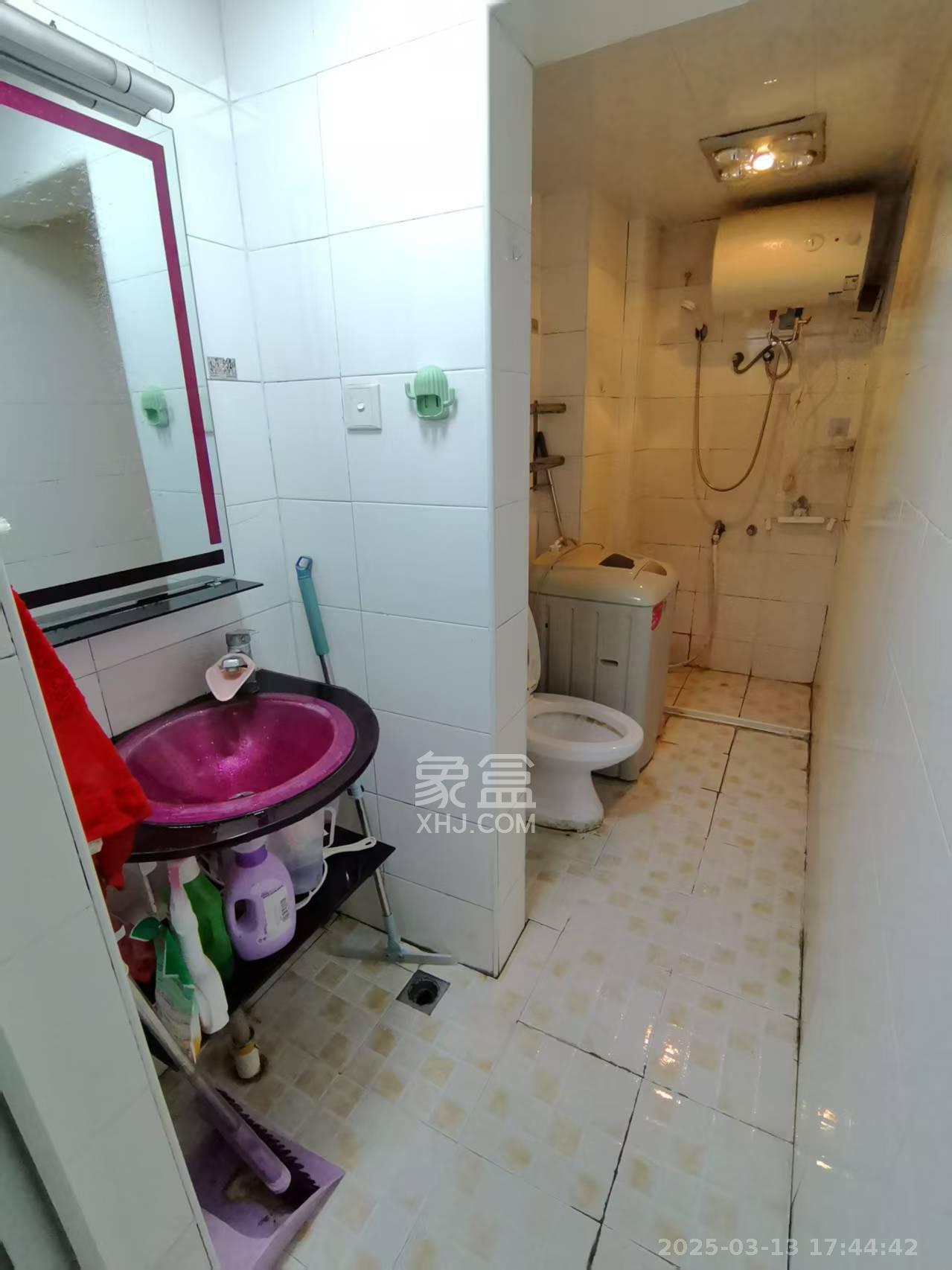 汇富中心  1室1厅1卫   1700.00元/月室内图