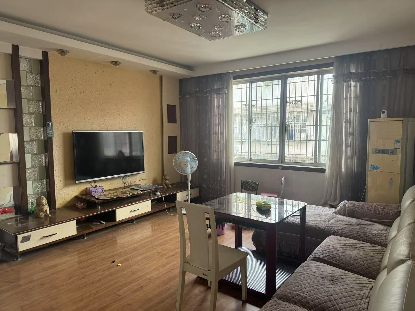 环卫处家属楼 3室2厅2卫 1000.0元/月 环卫处家属楼 3室2厅2卫 1000.0元/月室内图