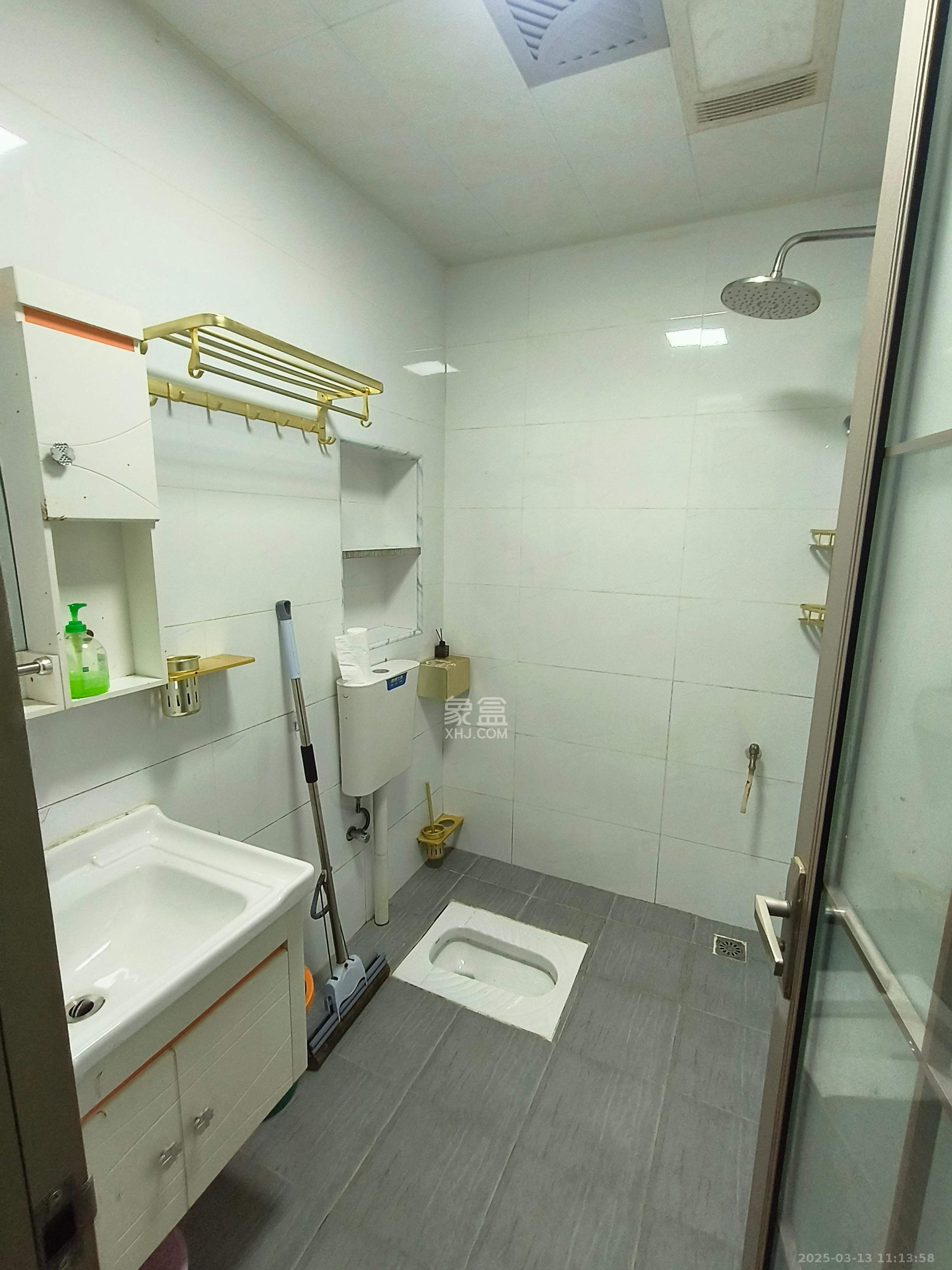 江南华府  1室1厅1卫    1600.0元/月 江南华府  1室1厅1卫    1600.0元/月室内图