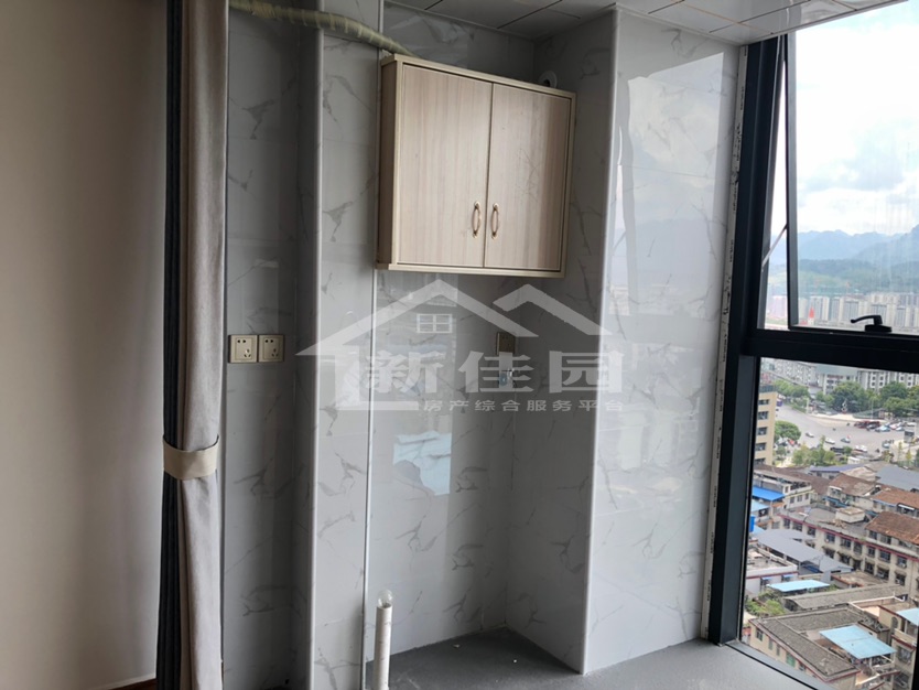 天门中央广场 1室1厅1卫 1300.0元/月 天门中央广场 1室1厅1卫 1300.0元/月室内图