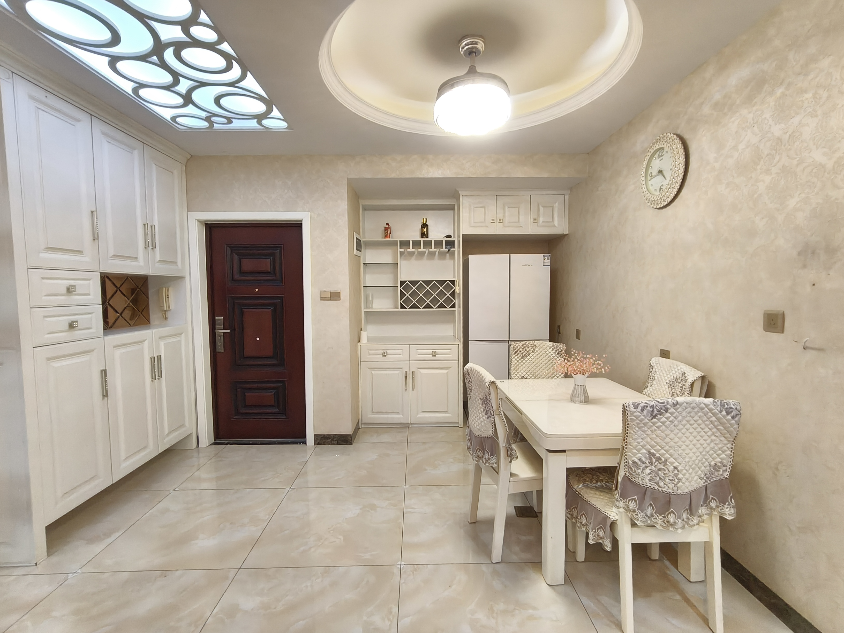 维港御景湾 3室2厅2卫 2500.0元/月 维港御景湾 3室2厅2卫 2500.0元/月室内图