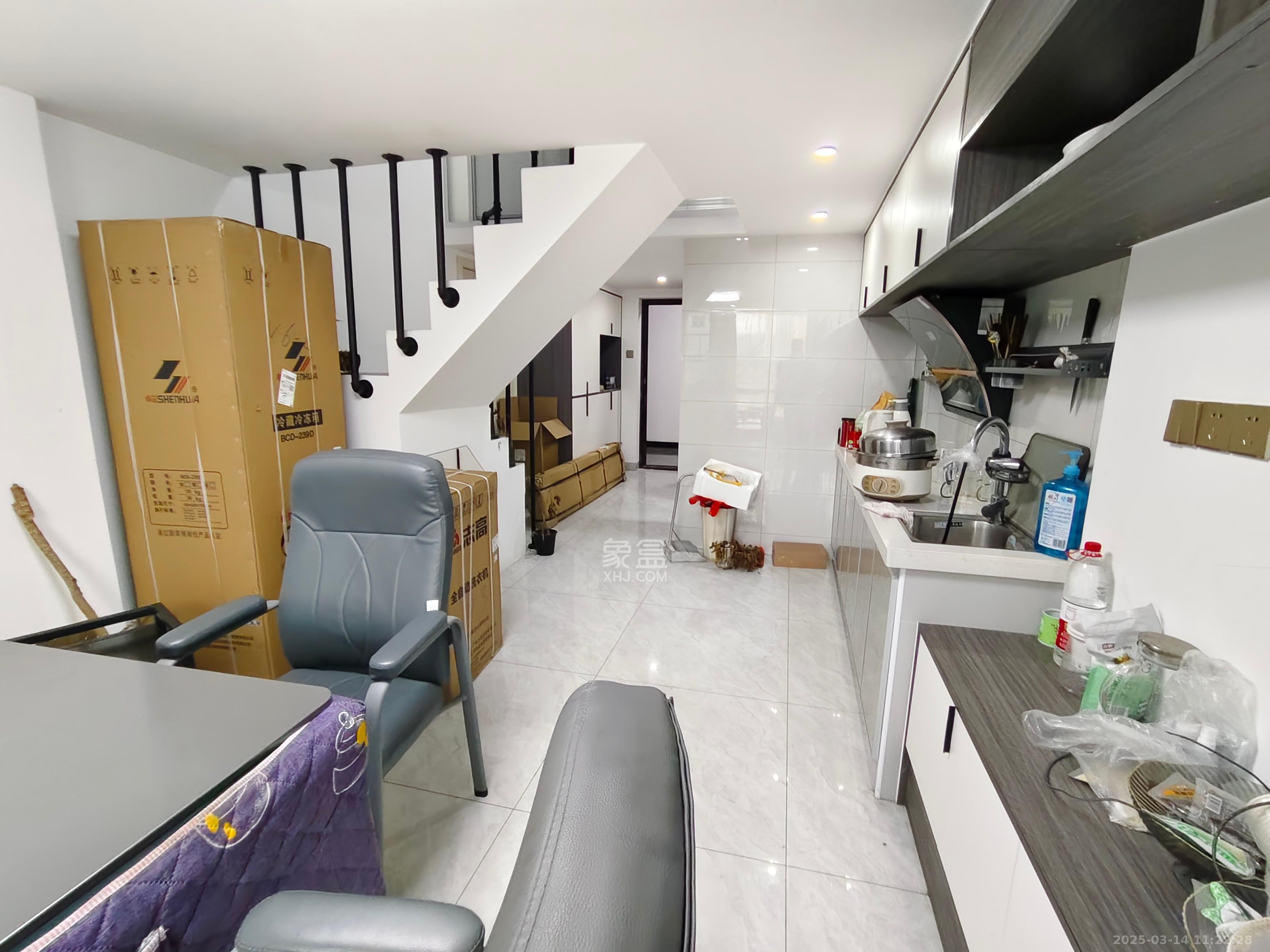 天麓轻奢国际 2室1厅1卫 1900.0元/月 天麓轻奢国际 2室1厅1卫 1900.0元/月室内图