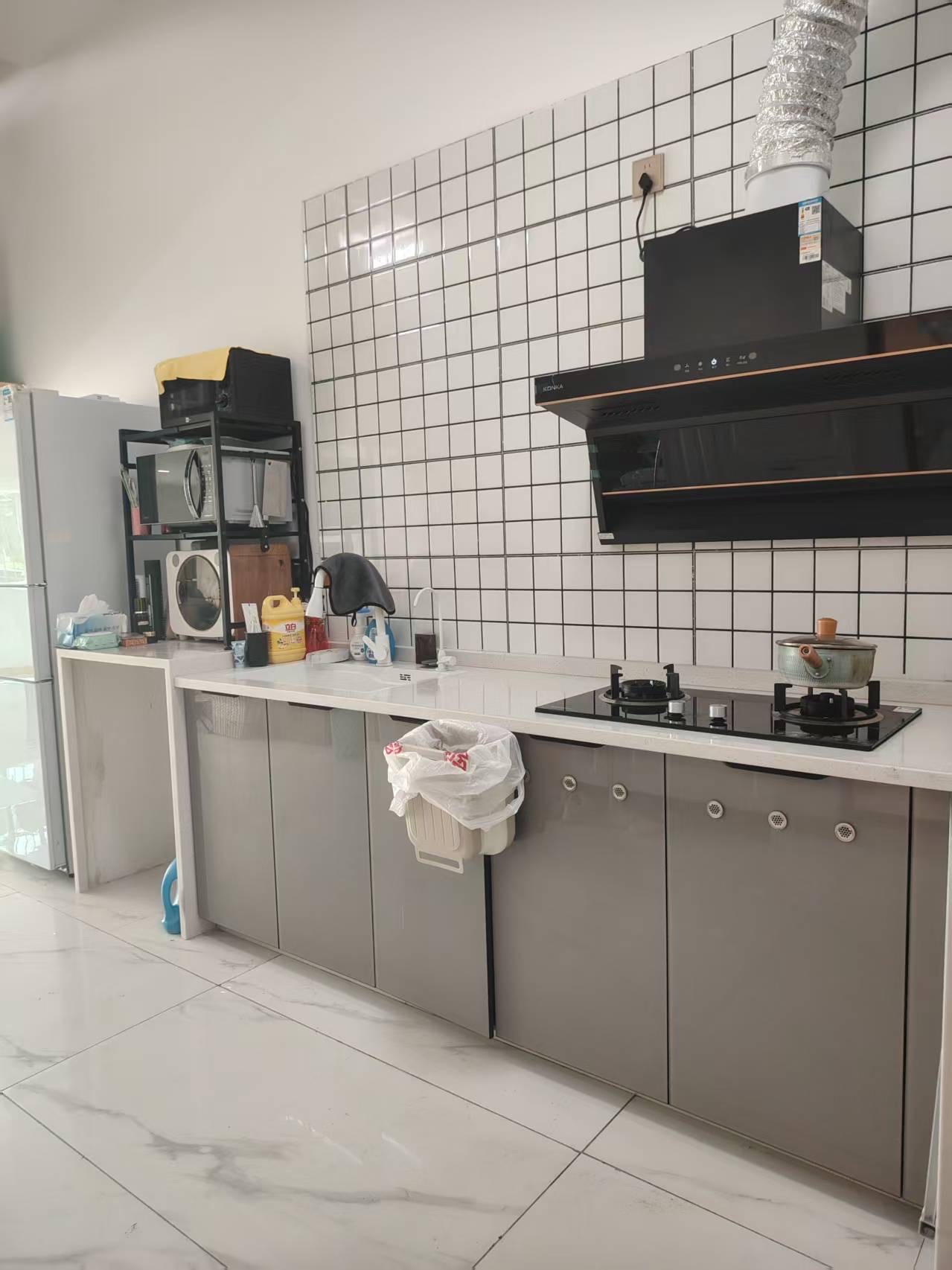 滨河花苑(原千代大厦) 1室1厅1卫 60.8万 滨河花苑(原千代大厦) 1室1厅1卫 60.8万客厅