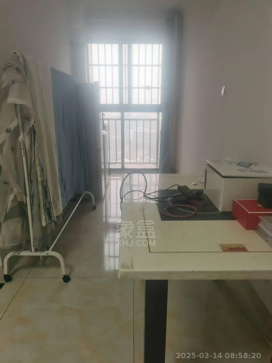 岭秀天下  2室1厅1卫    1300.0元/月 岭秀天下  2室1厅1卫    1300.0元/月室内图