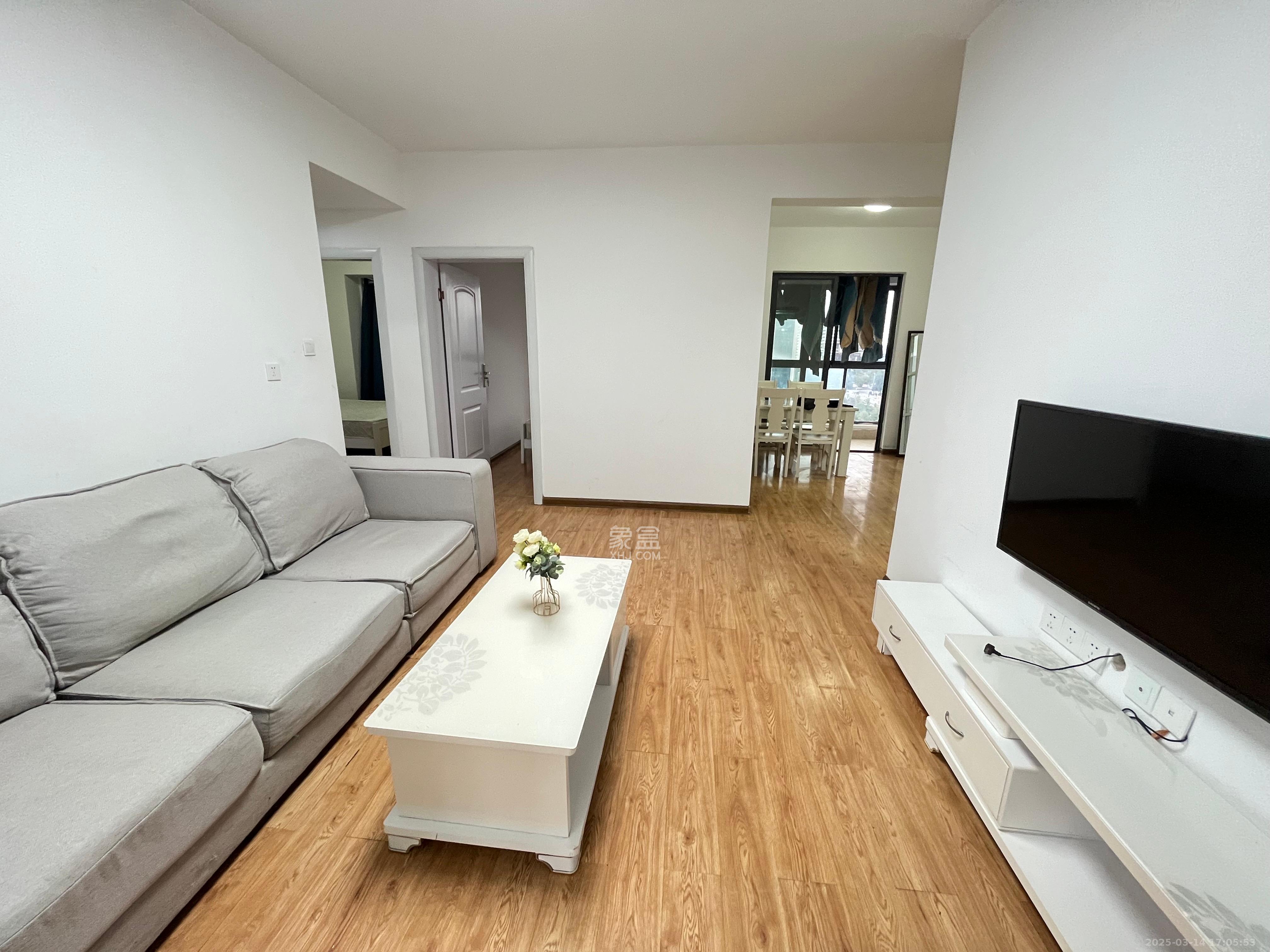 兰亭湾畔 4室2厅1卫 2600.0元/月 兰亭湾畔 4室2厅1卫 2600.0元/月室内图