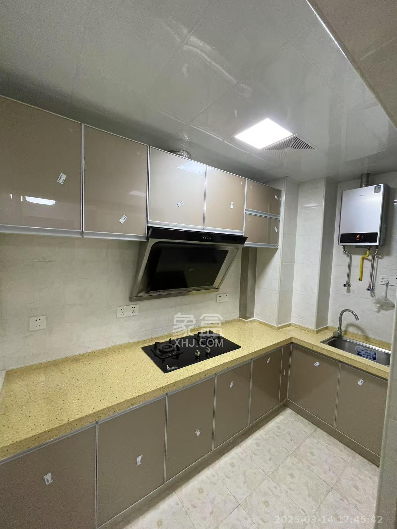 中粮鸿云 3室2厅1卫 2100.0元/月 中粮鸿云 3室2厅1卫 2100.0元/月室内图