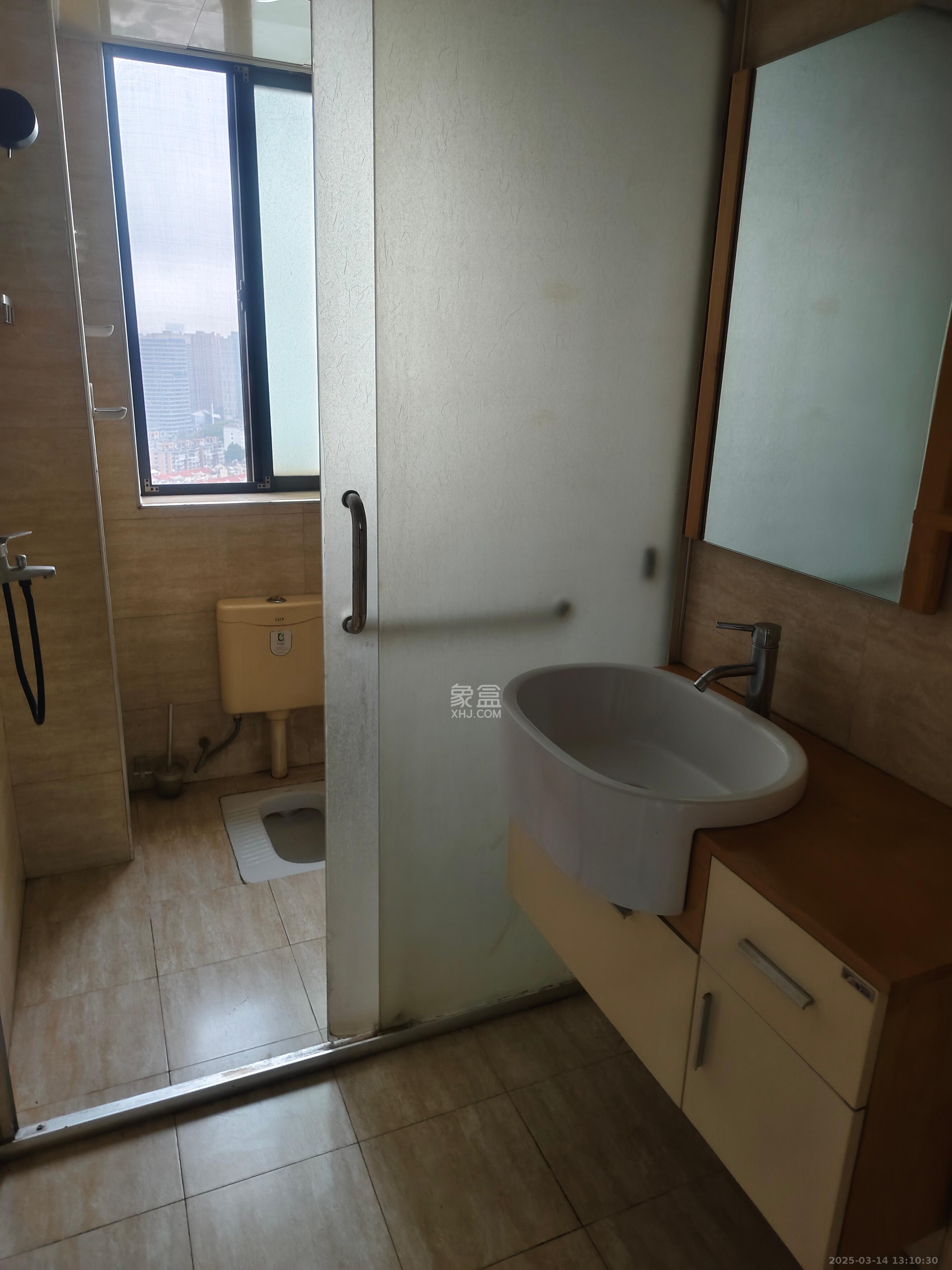 上海城小区  3室2厅1卫   2000.00元/月室内图