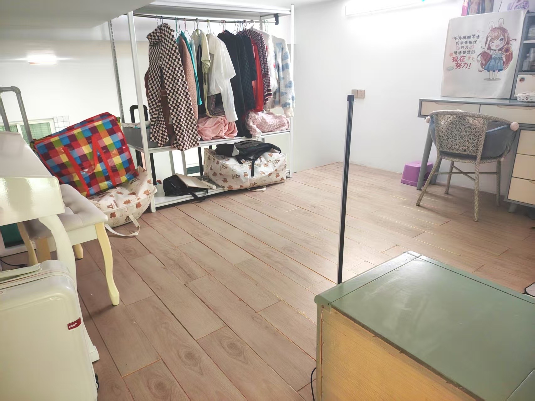 滨河花苑(原千代大厦) 1室1厅1卫 60.8万 滨河花苑(原千代大厦) 1室1厅1卫 60.8万客厅