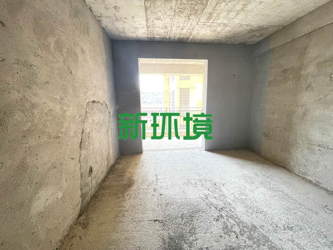 丽景天下二期  4室2厅2卫   88.00万客厅