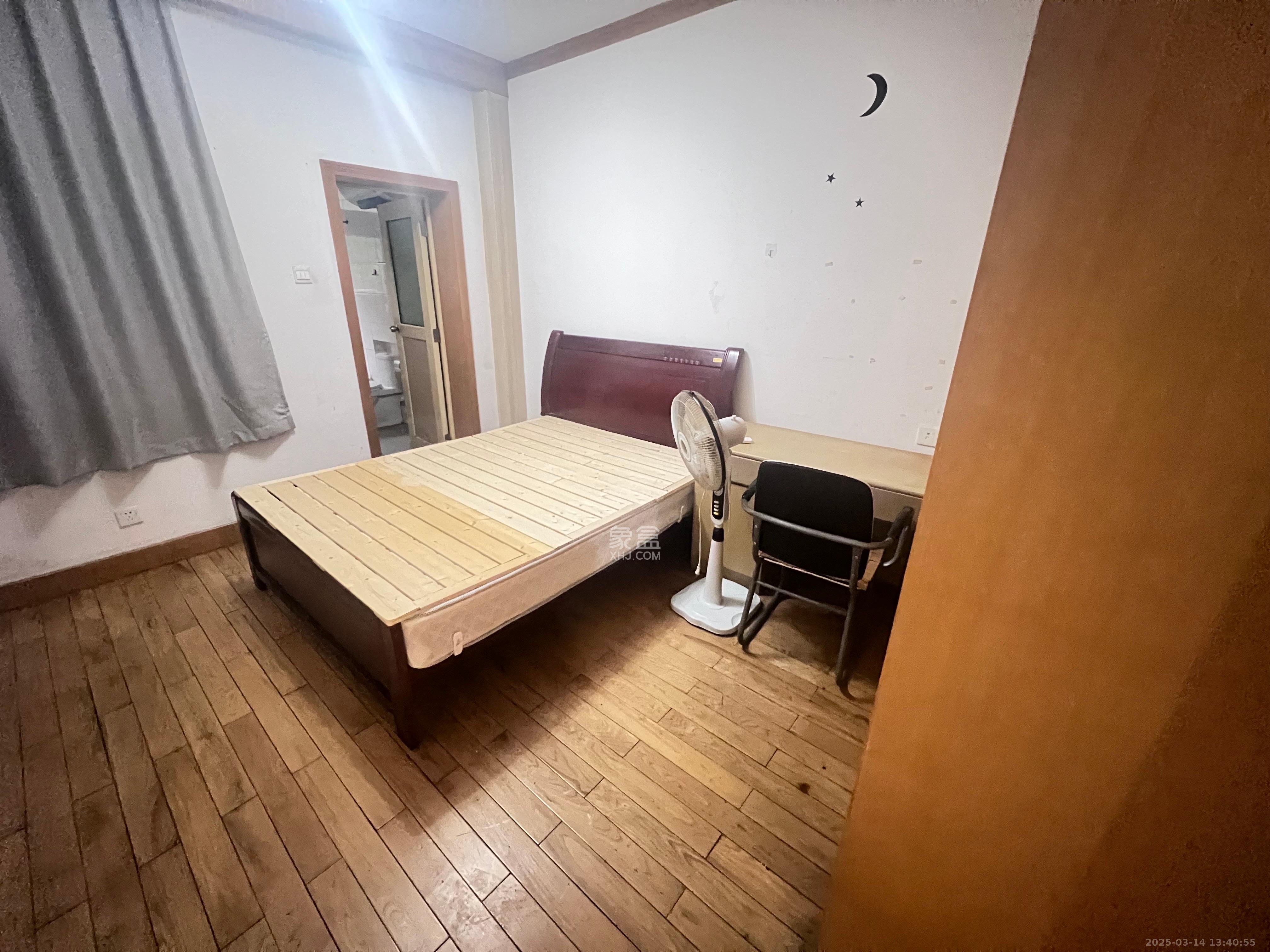 文艺新村  3室1厅2卫   2500.00元/月室内图