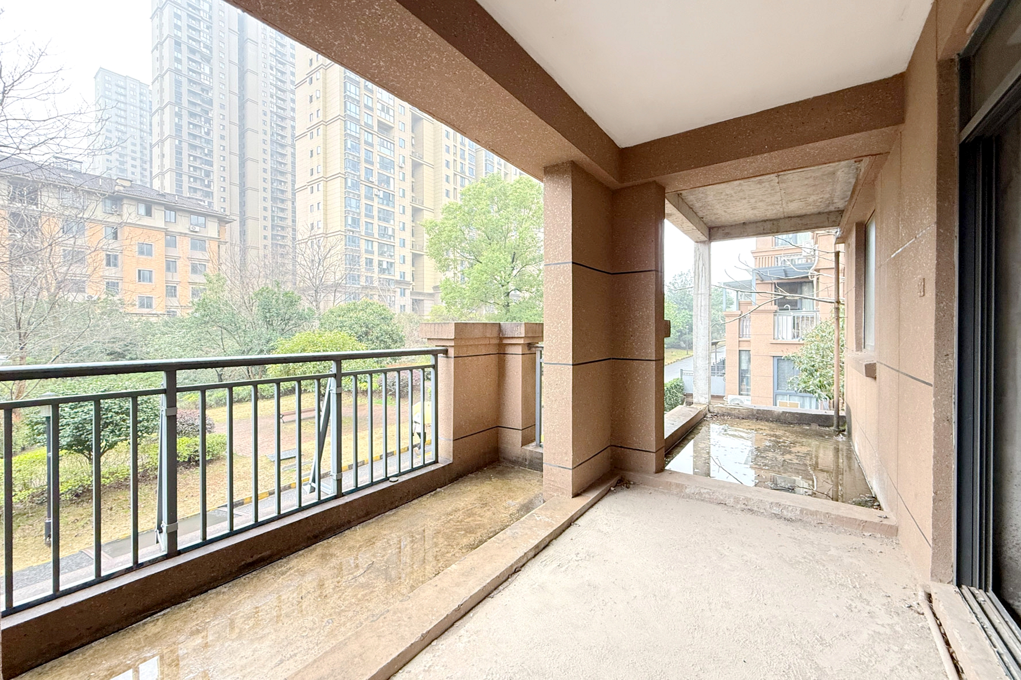 澳海澜庭 4室2厅2卫 103.0万 澳海澜庭 4室2厅2卫 103.0万阳台