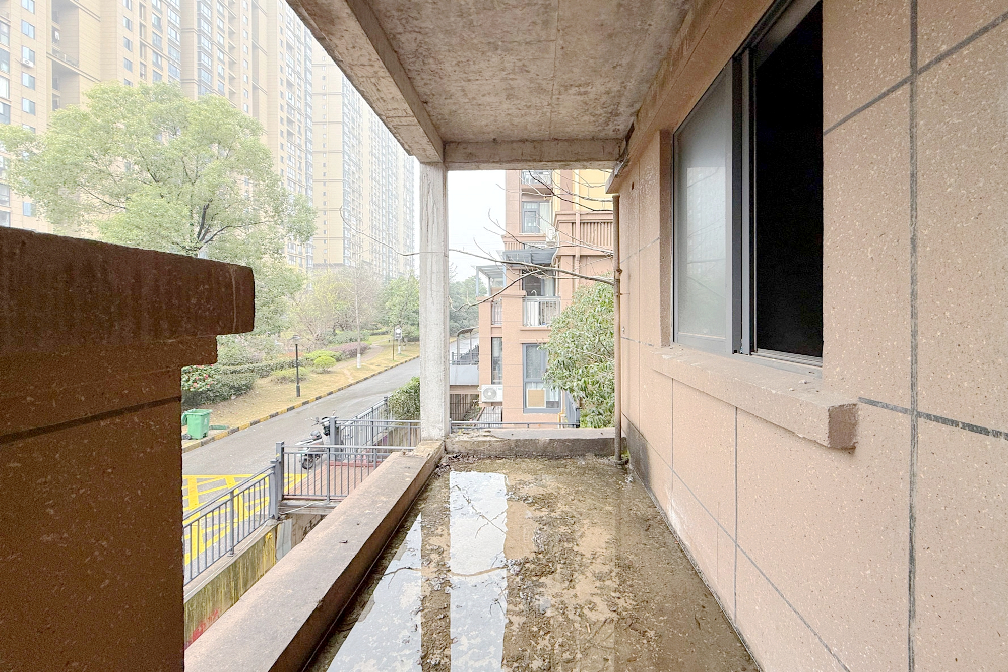 澳海澜庭 4室2厅2卫 103.0万 澳海澜庭 4室2厅2卫 103.0万阳台