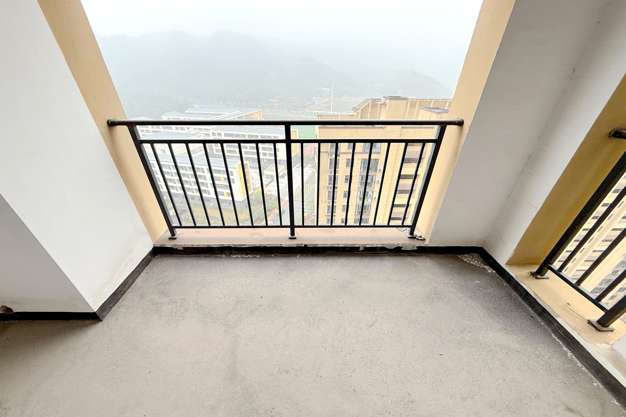 澳海谷山府 3室2厅2卫 70.0万 澳海谷山府 3室2厅2卫 70.0万阳台