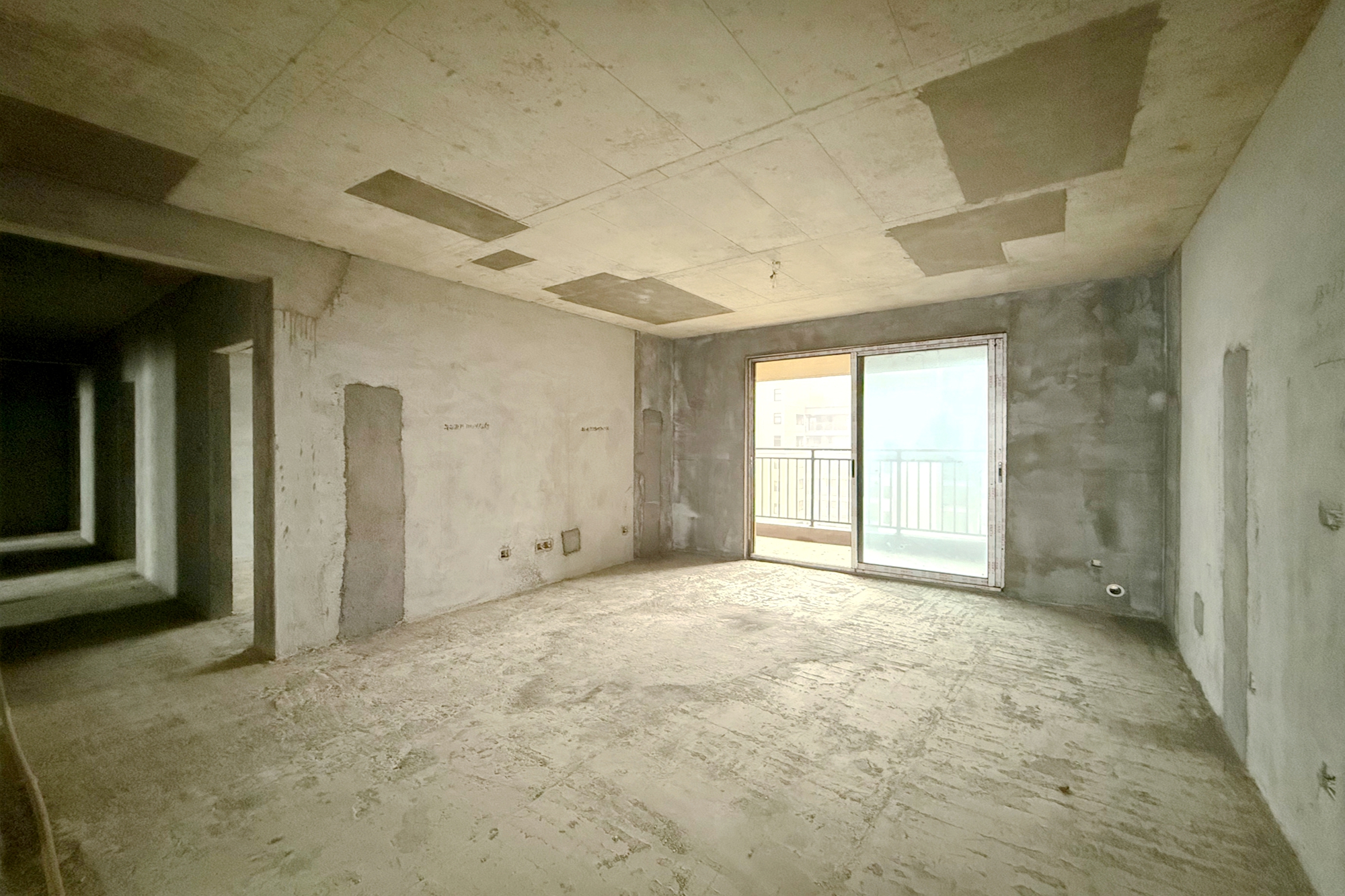 大汉汉府一期 5室2厅2卫 79.8万 大汉汉府一期 5室2厅2卫 79.8万客厅