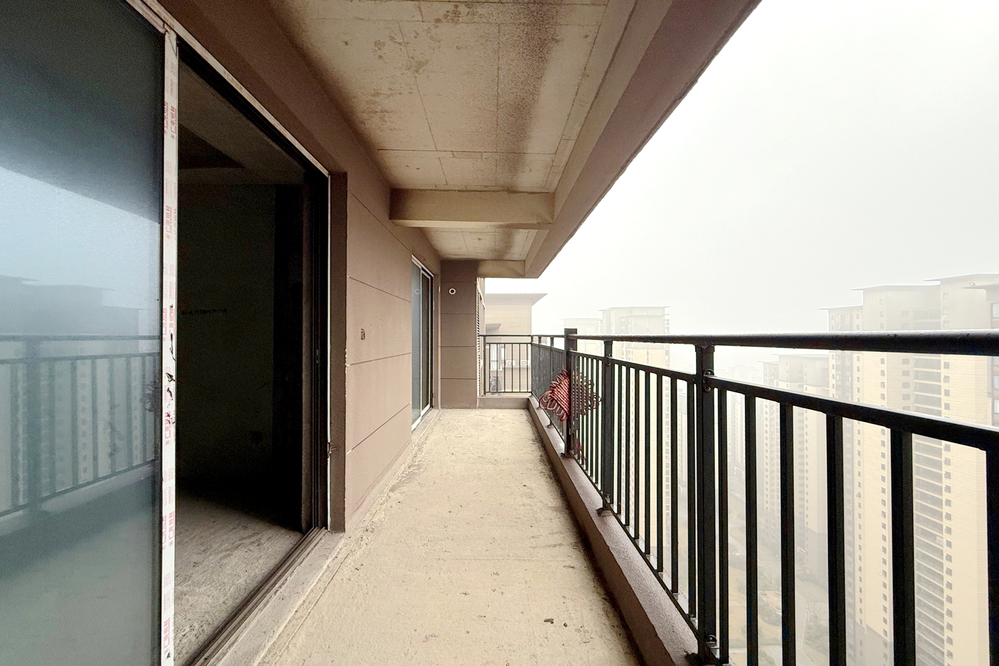 大汉汉府一期 5室2厅2卫 79.8万 大汉汉府一期 5室2厅2卫 79.8万阳台