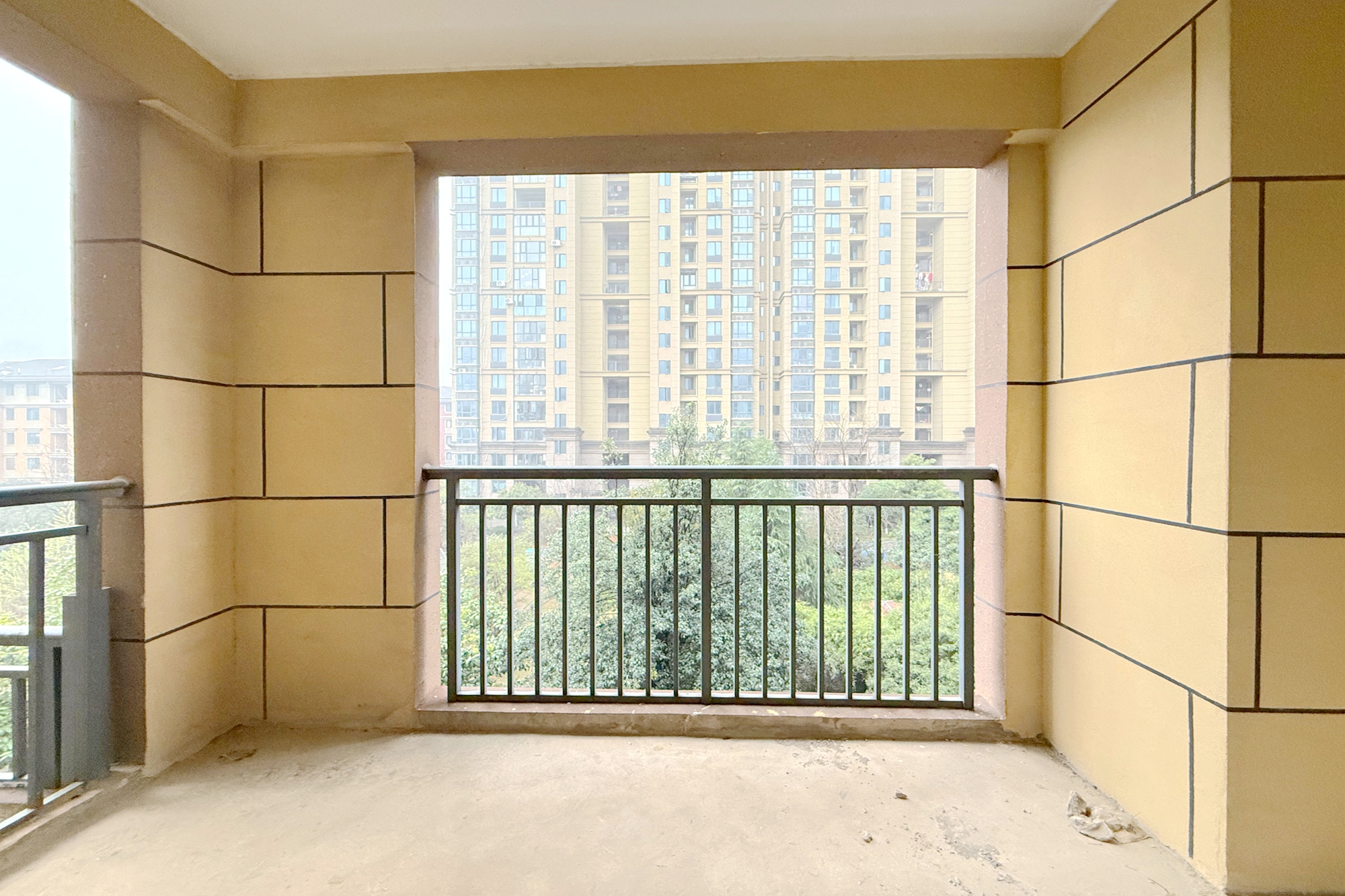 澳海澜庭 1室0厅0卫 83.5万 澳海澜庭 1室0厅0卫 83.5万阳台