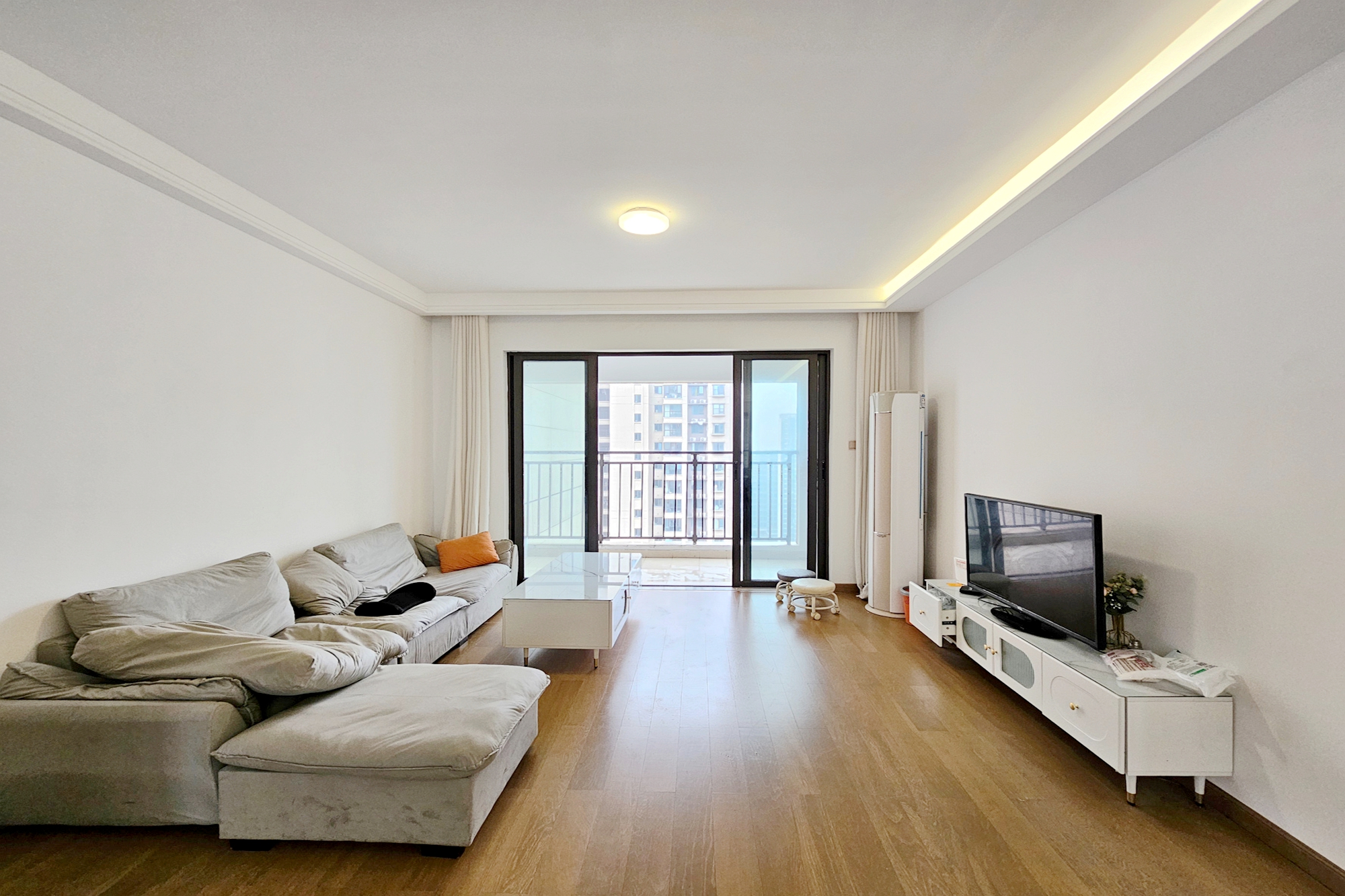 阳光城尚东湾青柠园 4室2厅2卫 130.0万 阳光城尚东湾青柠园 4室2厅2卫 130.0万客厅