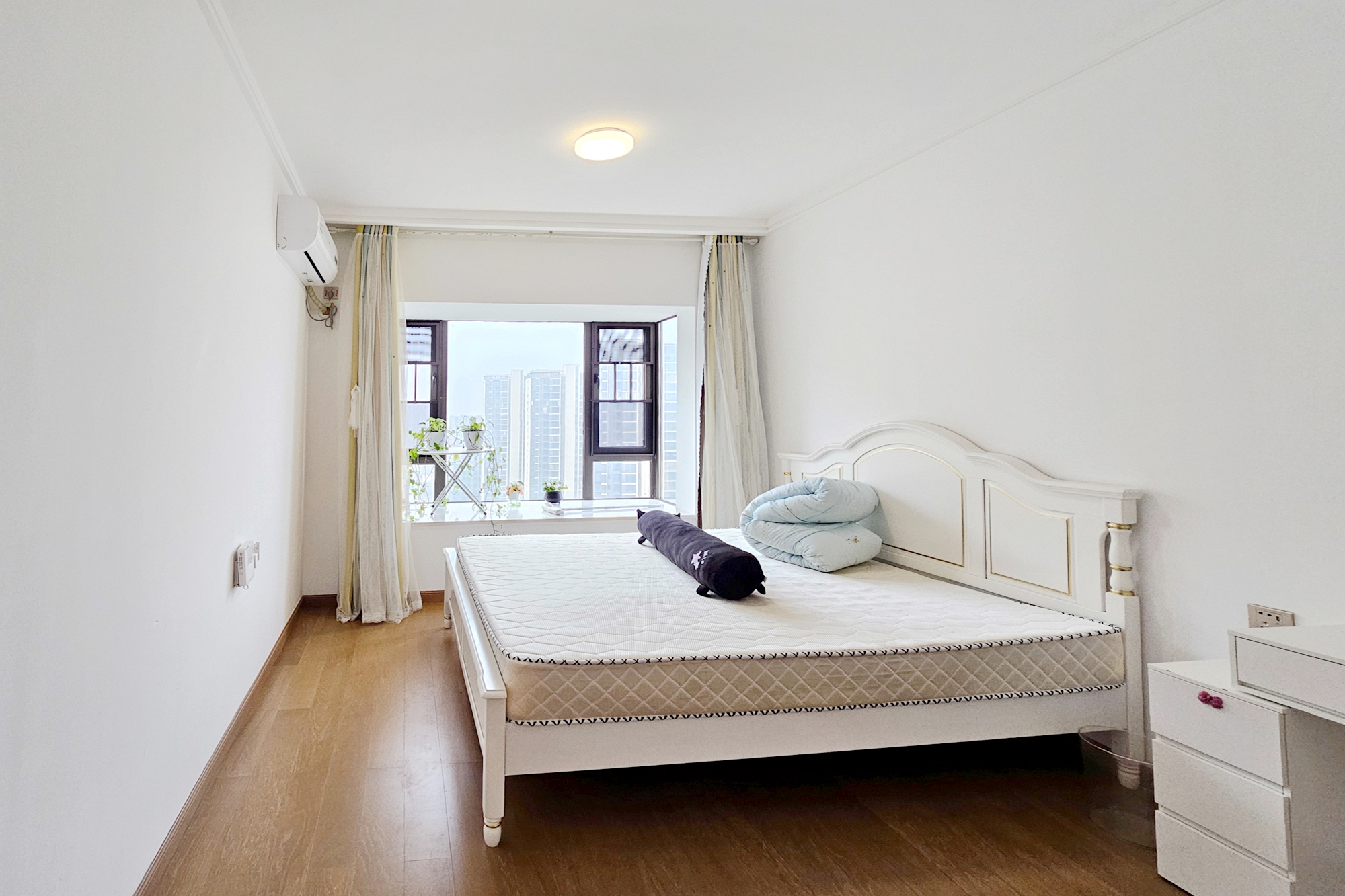 阳光城尚东湾青柠园 4室2厅2卫 130.0万 阳光城尚东湾青柠园 4室2厅2卫 130.0万卧室