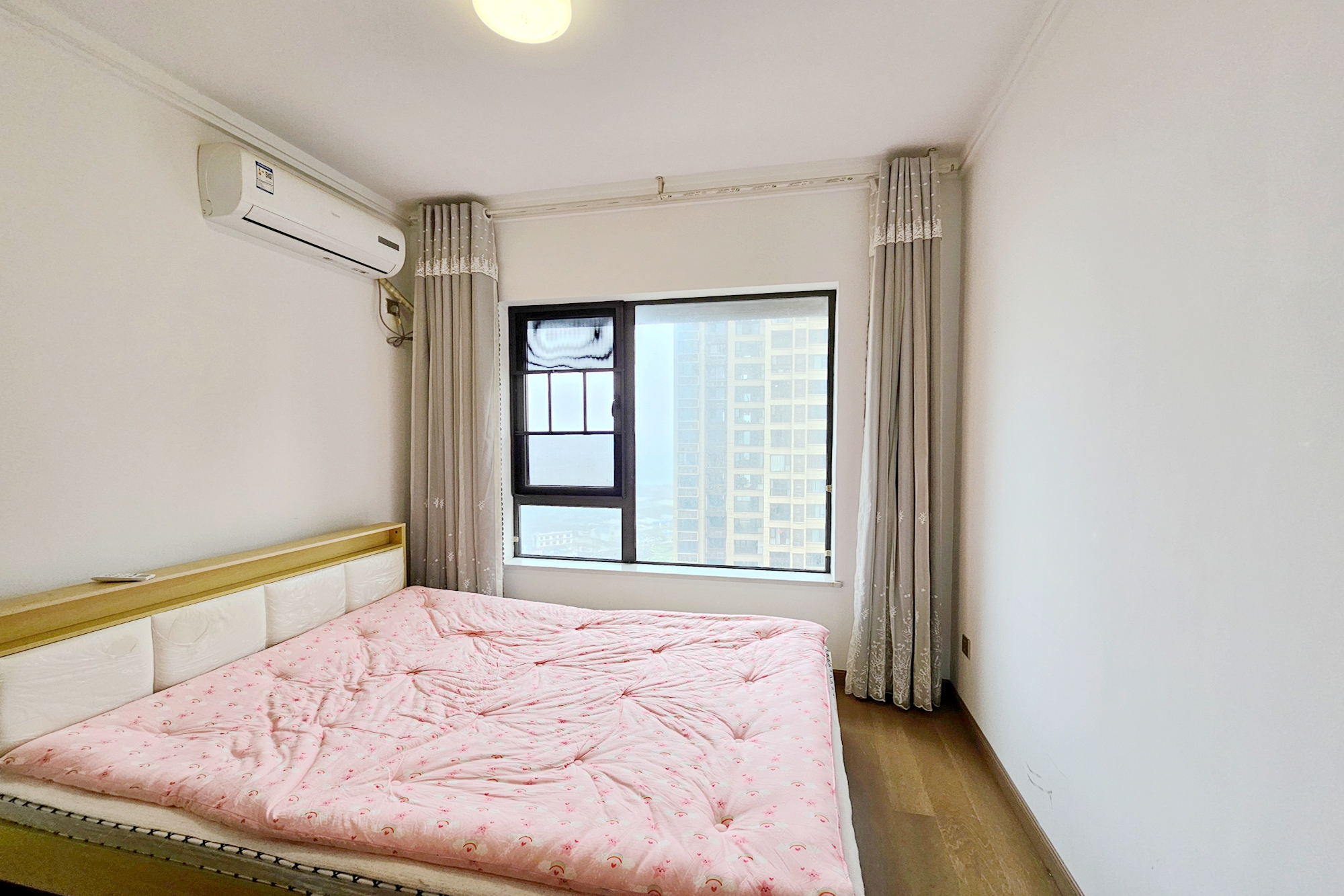 阳光城尚东湾青柠园 4室2厅2卫 130.0万 阳光城尚东湾青柠园 4室2厅2卫 130.0万卧室