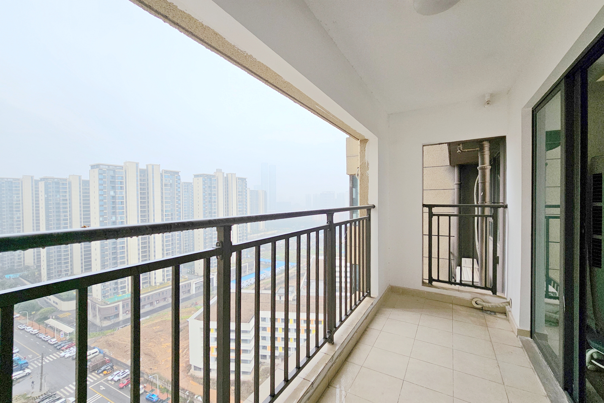 阳光城尚东湾青柠园 4室2厅2卫 130.0万 阳光城尚东湾青柠园 4室2厅2卫 130.0万阳台