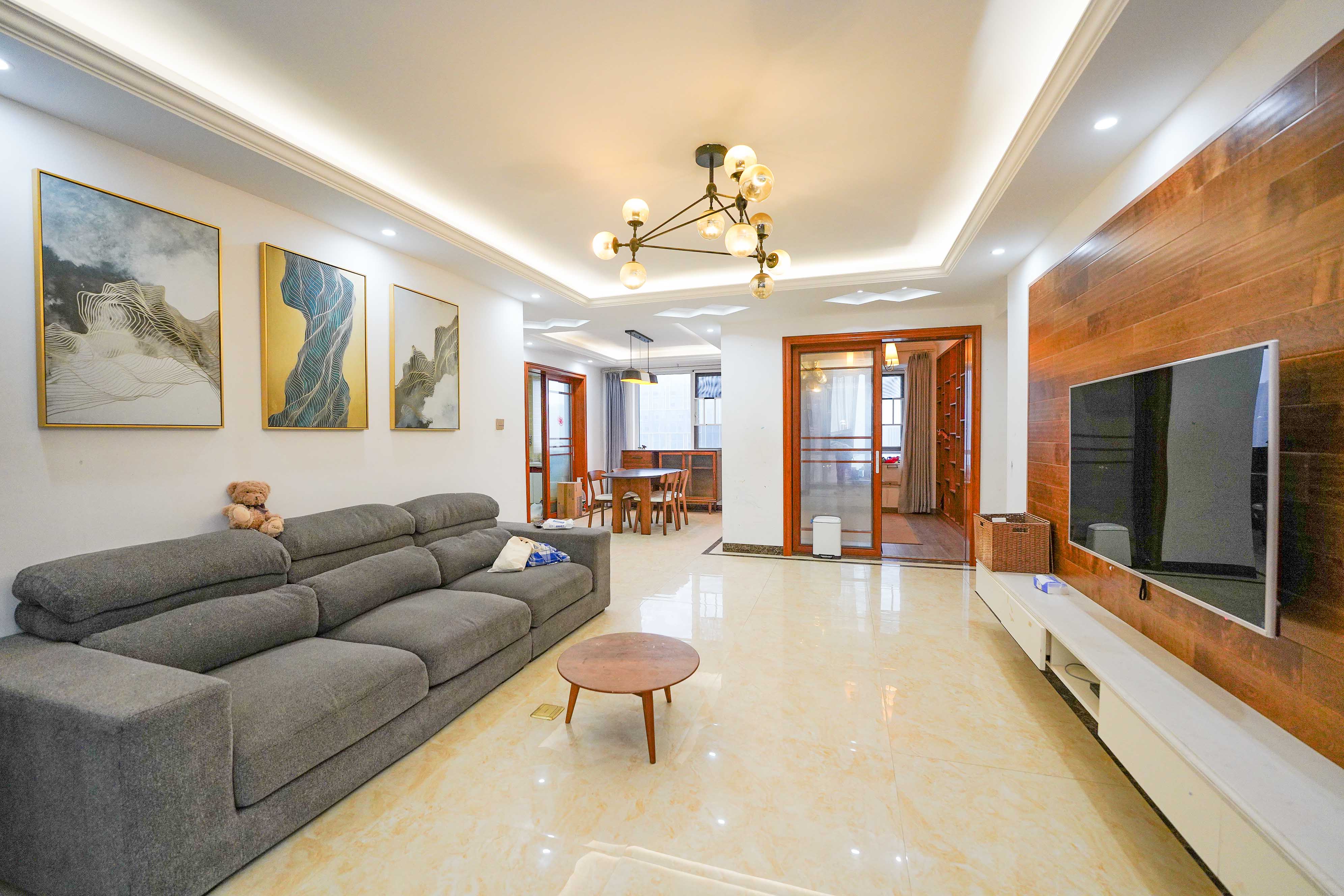 丽发新城 3室2厅2卫 99.8万 丽发新城 3室2厅2卫 99.8万客厅