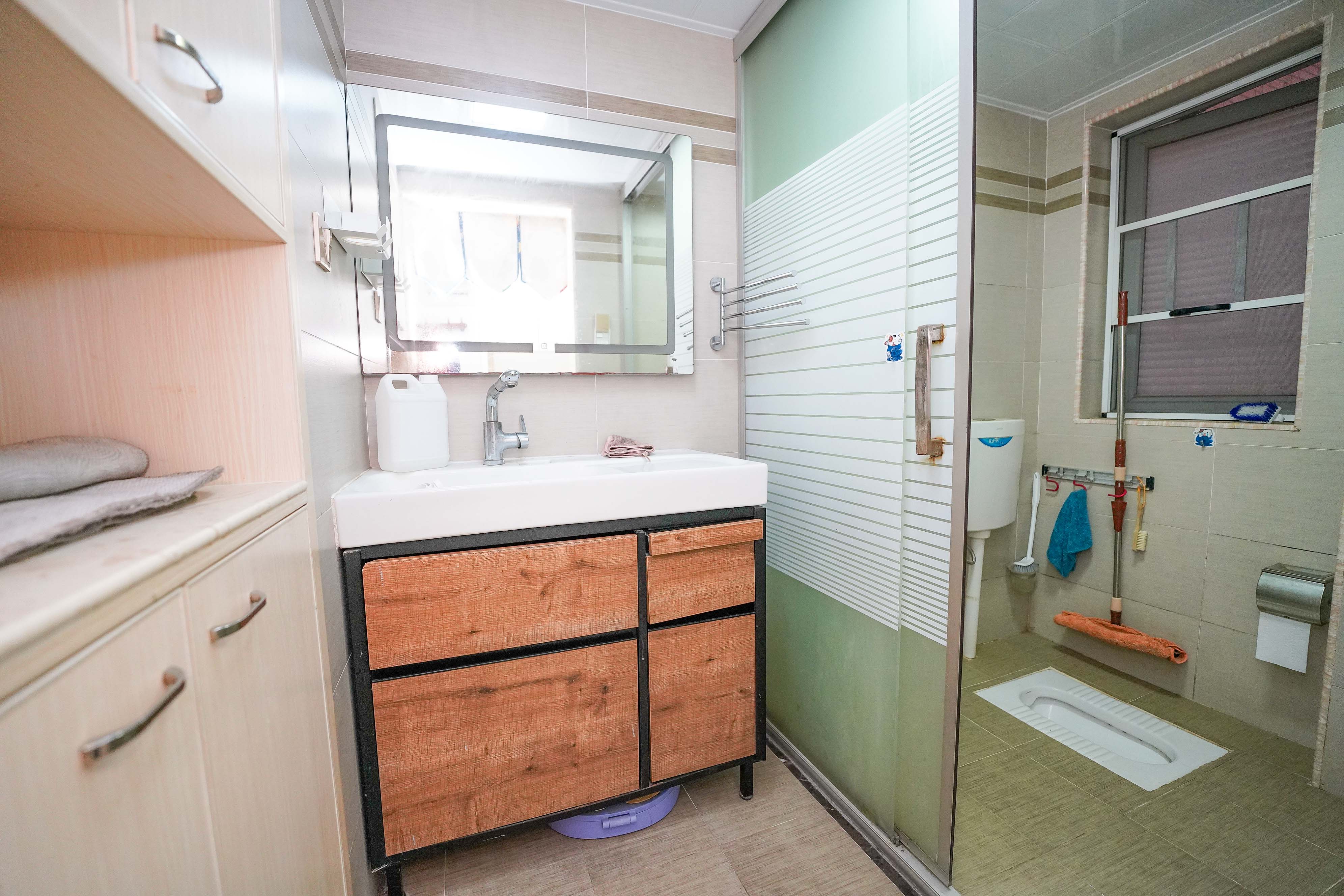 丽发新城 3室2厅2卫 99.8万 丽发新城 3室2厅2卫 99.8万卫生间