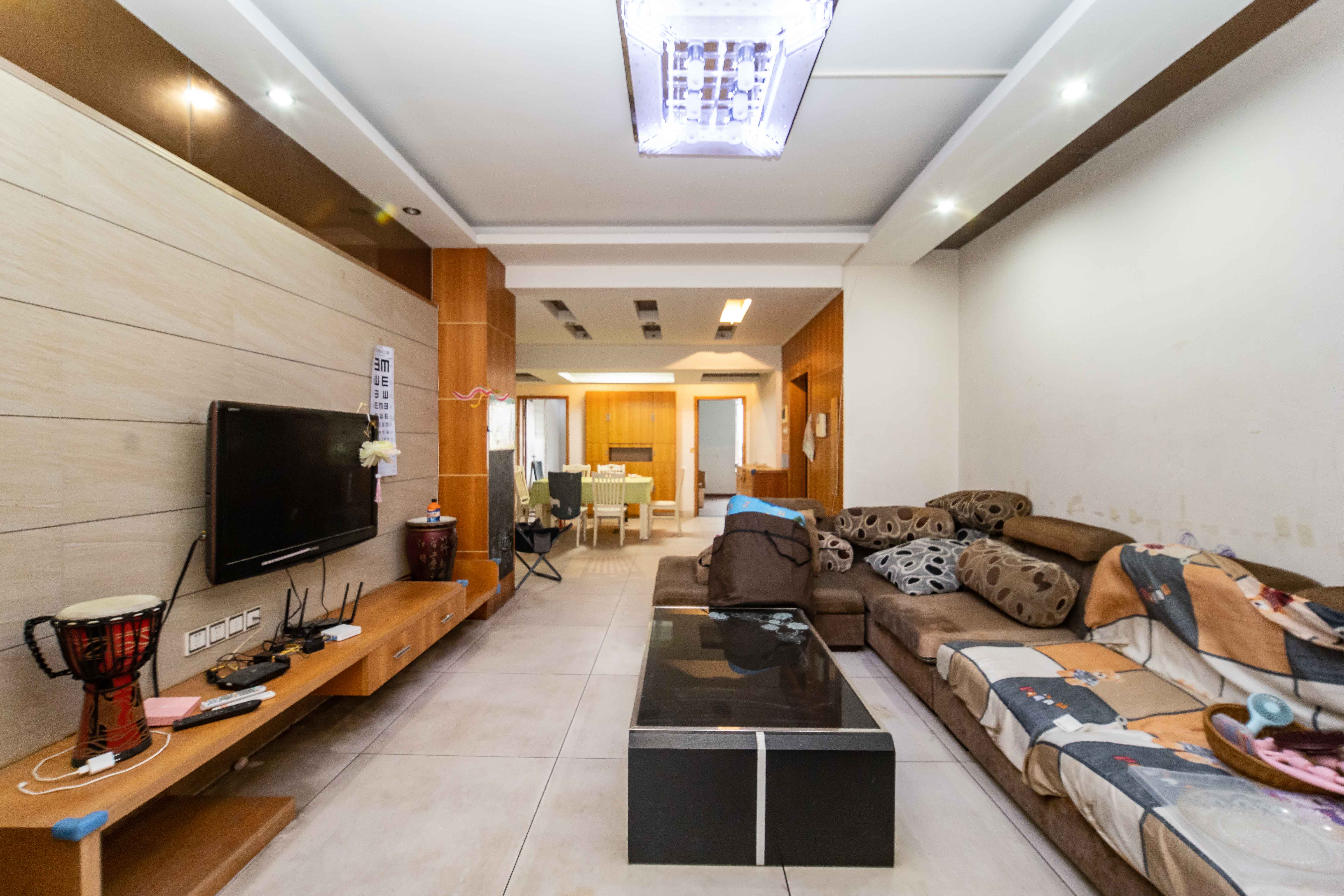 尚东紫郡  3室2厅2卫    108.0万 尚东紫郡  3室2厅2卫    108.0万客厅