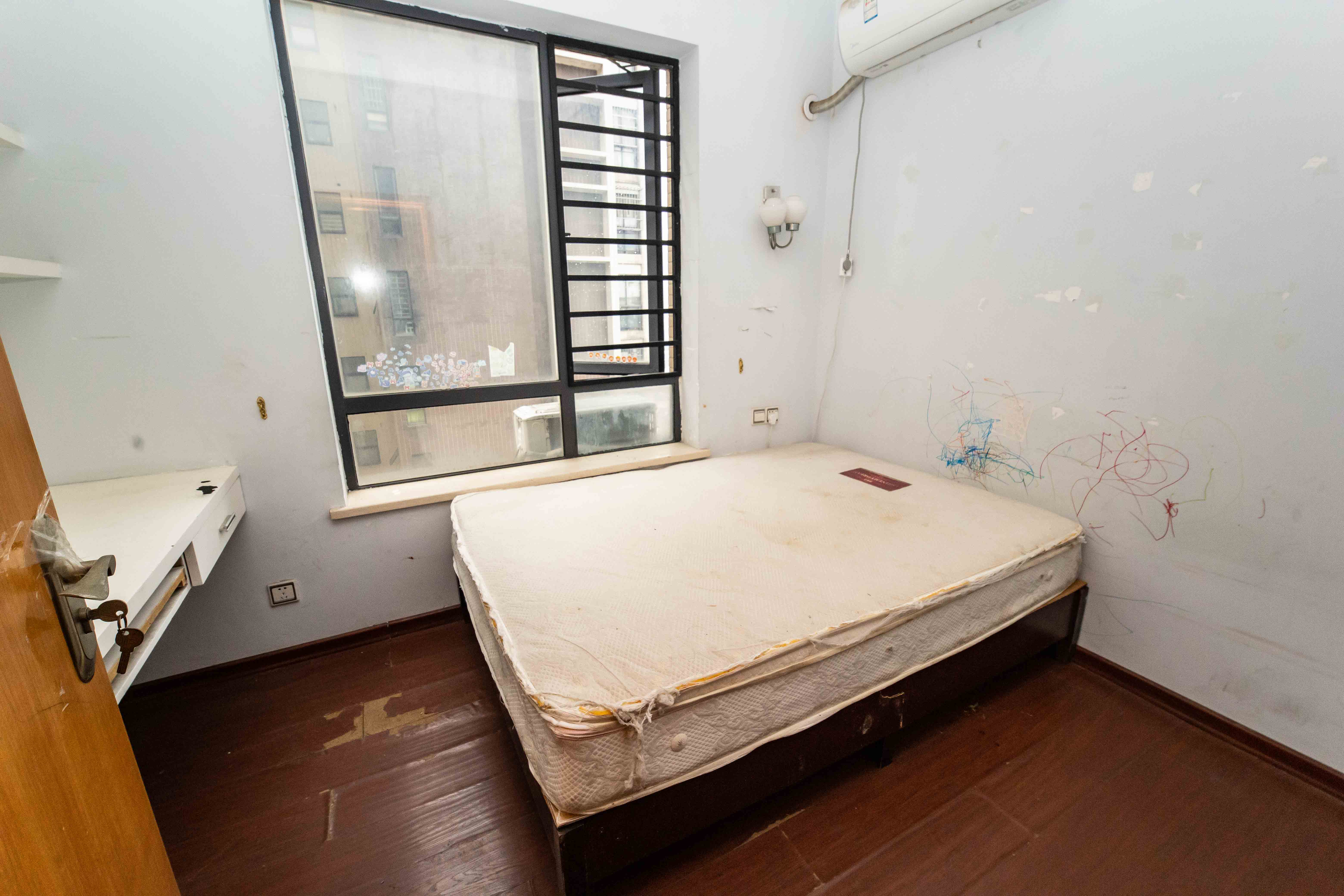 尚东紫郡  3室2厅2卫    108.0万 尚东紫郡  3室2厅2卫    108.0万卧室