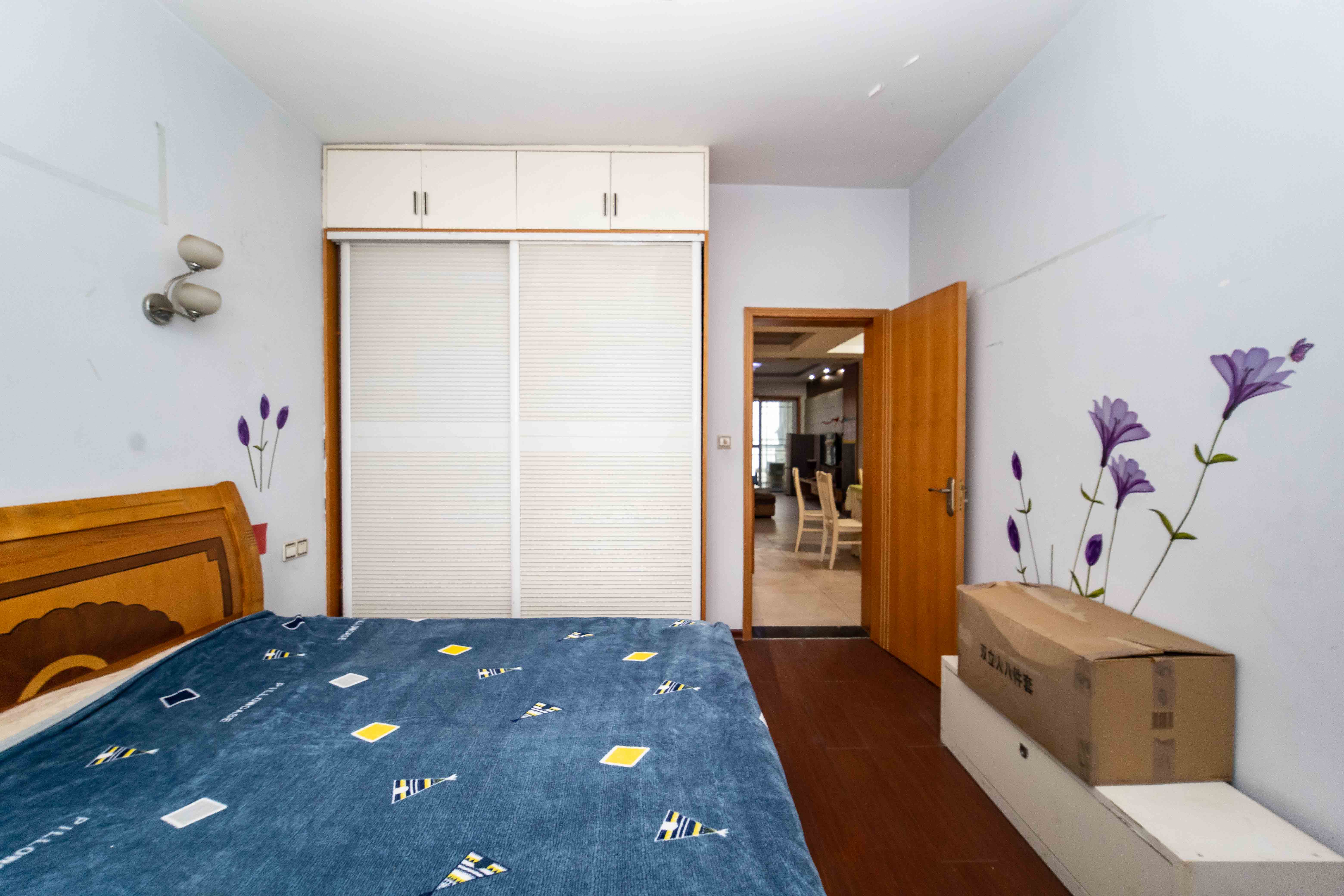 尚东紫郡  3室2厅2卫    108.0万 尚东紫郡  3室2厅2卫    108.0万卧室