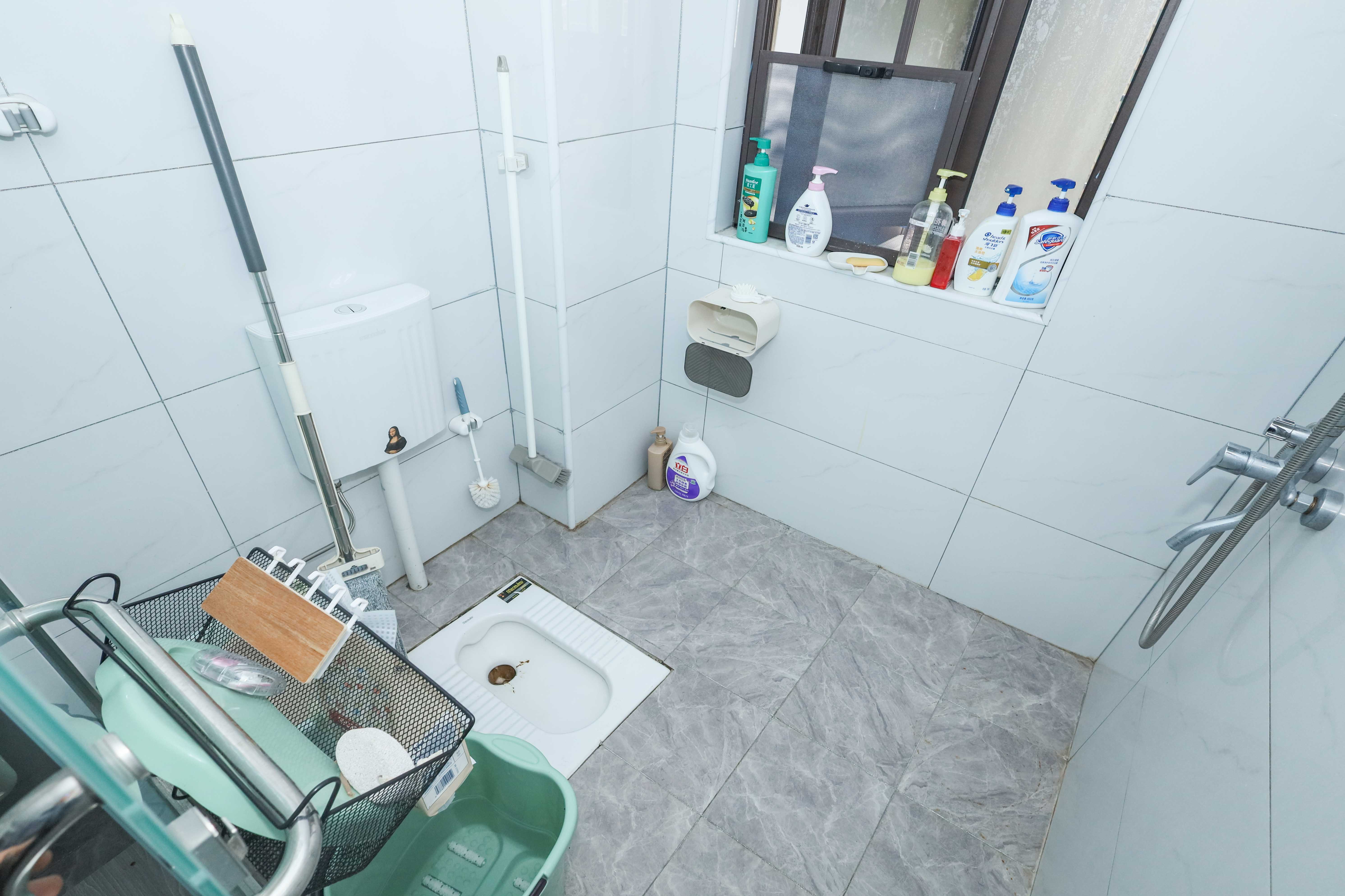 和润园三期  3室2厅2卫   98.00万卫生间
