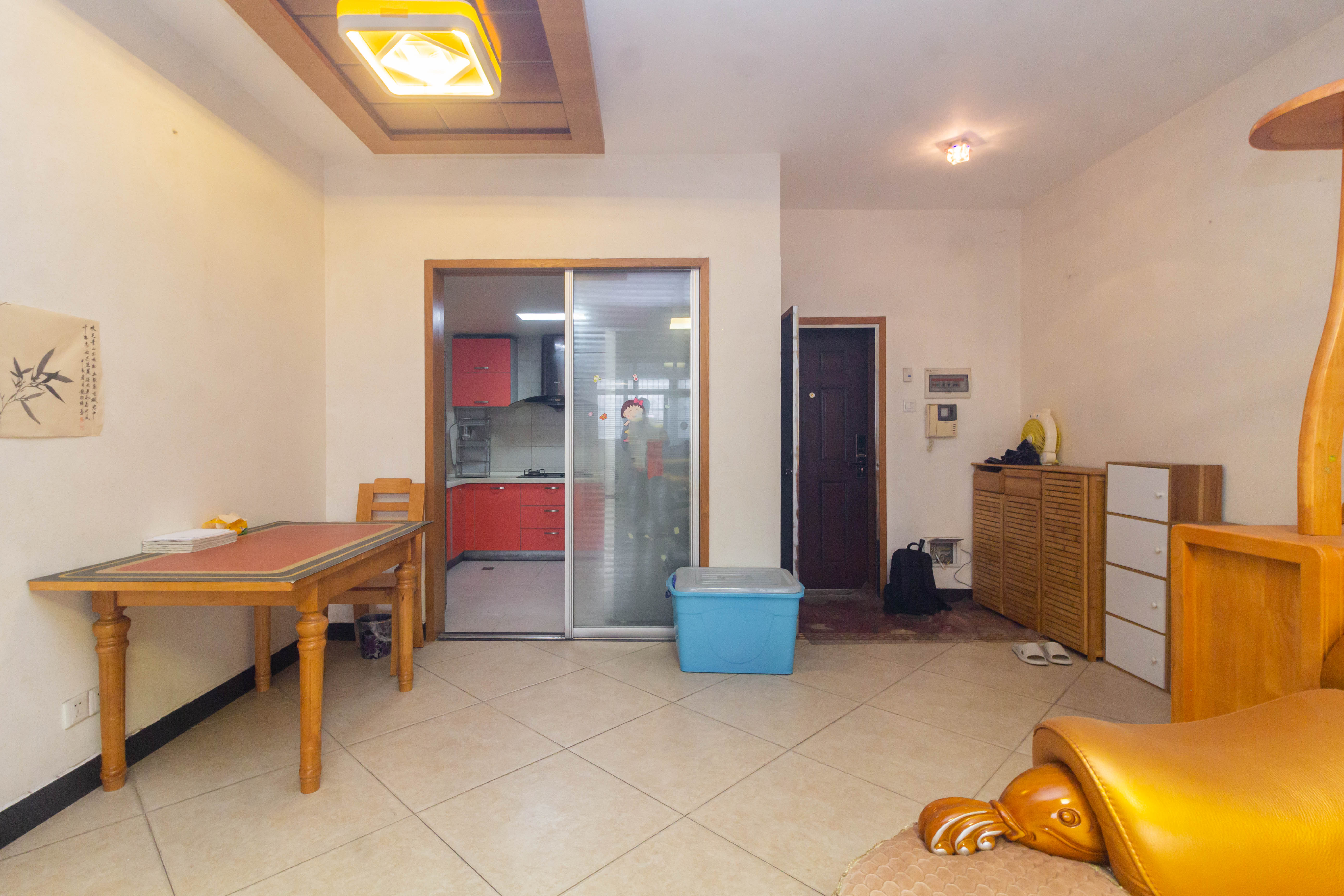 星城国际  3室2厅2卫    65.0万客厅