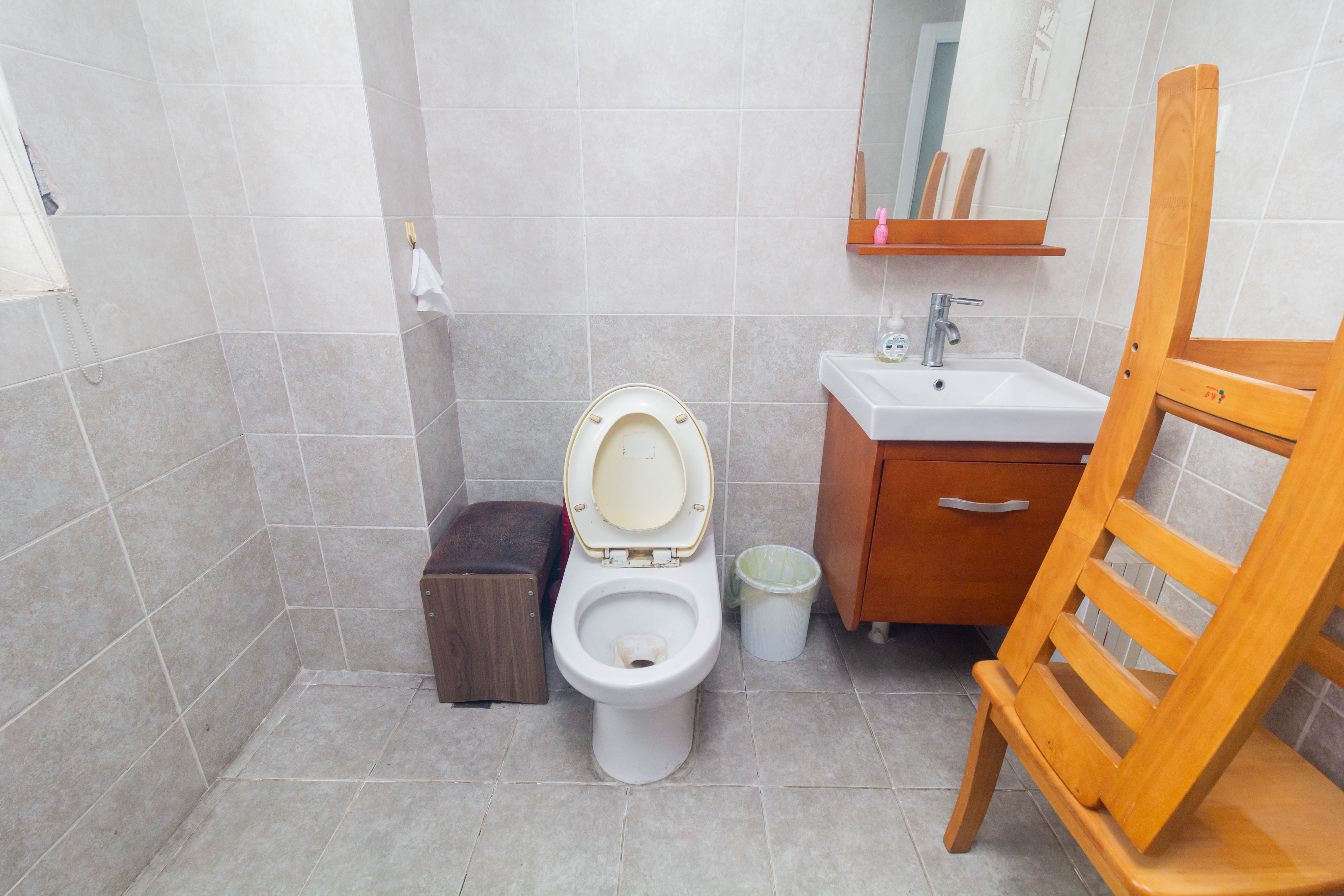 星城国际  3室2厅2卫    65.0万卫生间