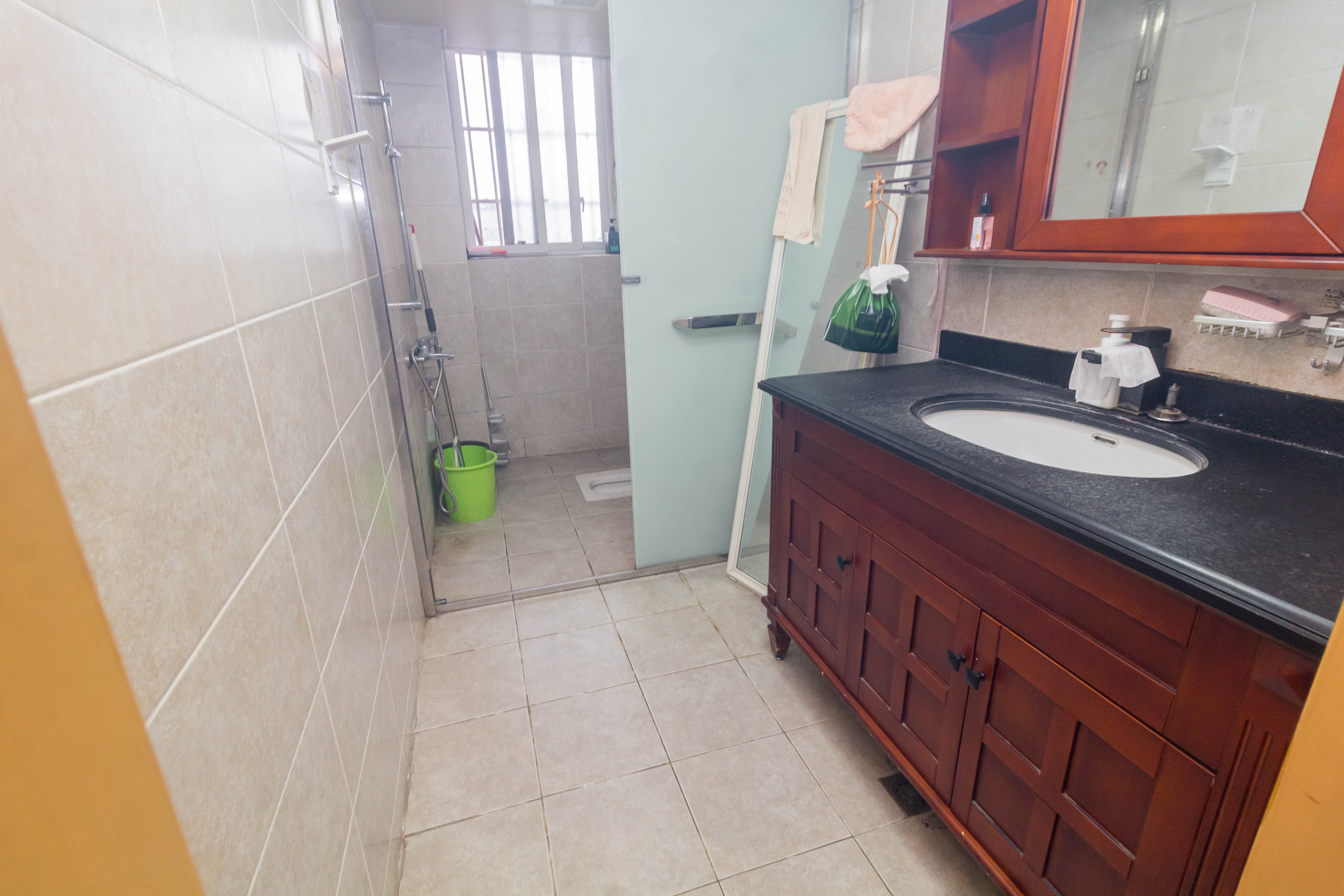 星城国际  3室2厅2卫    65.0万卫生间