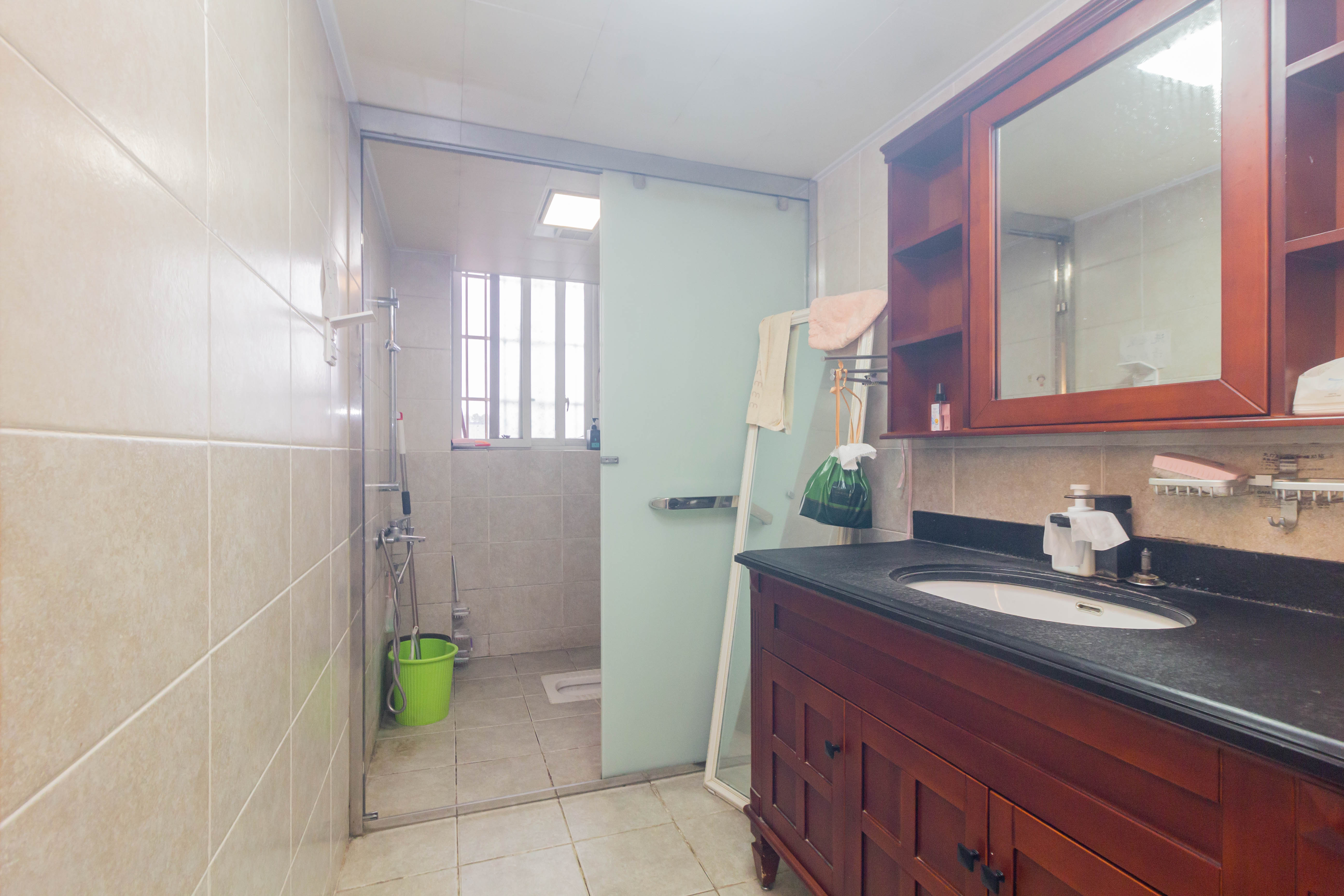 星城国际  3室2厅2卫    65.0万卫生间