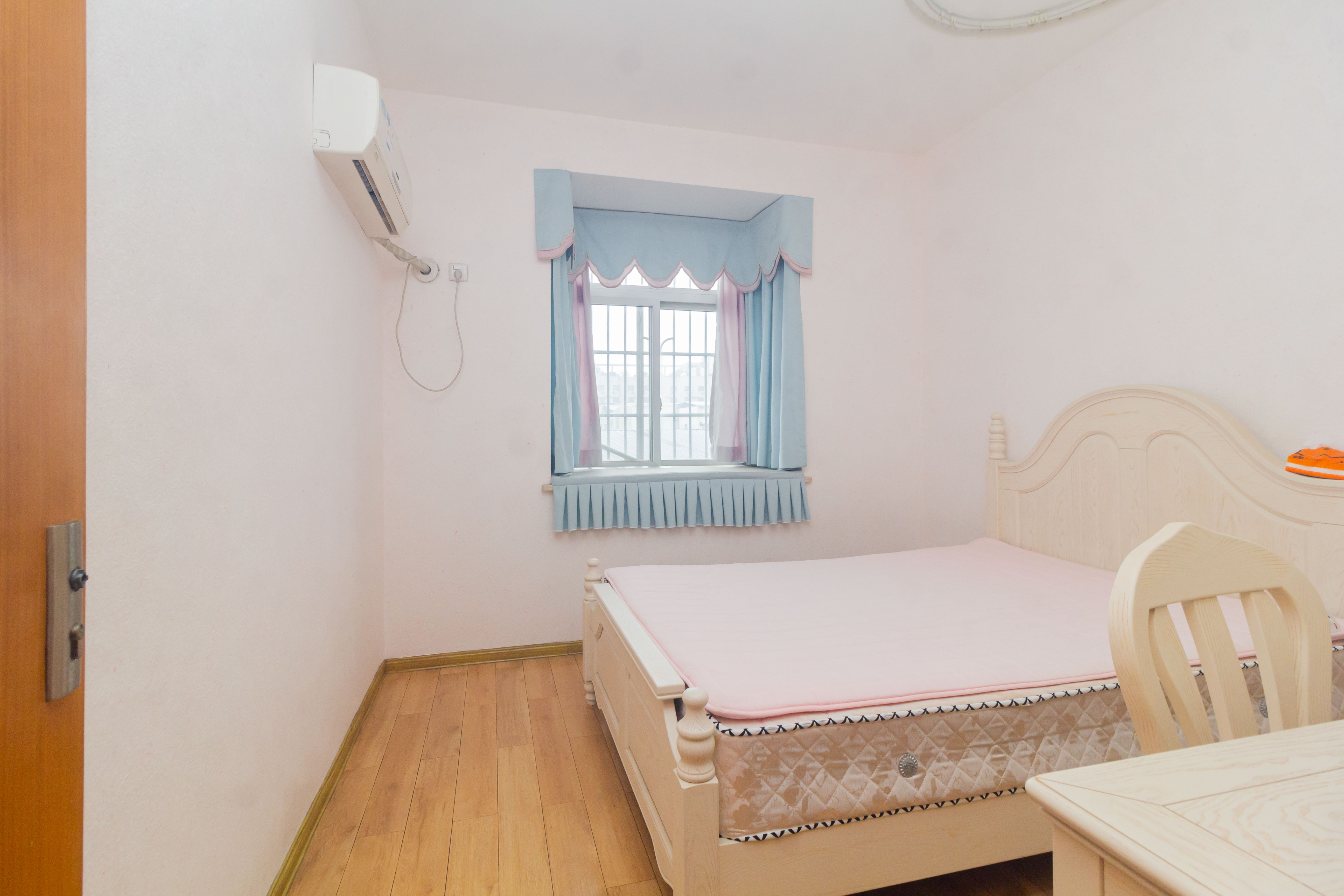 星城国际  3室2厅2卫    65.0万卧室