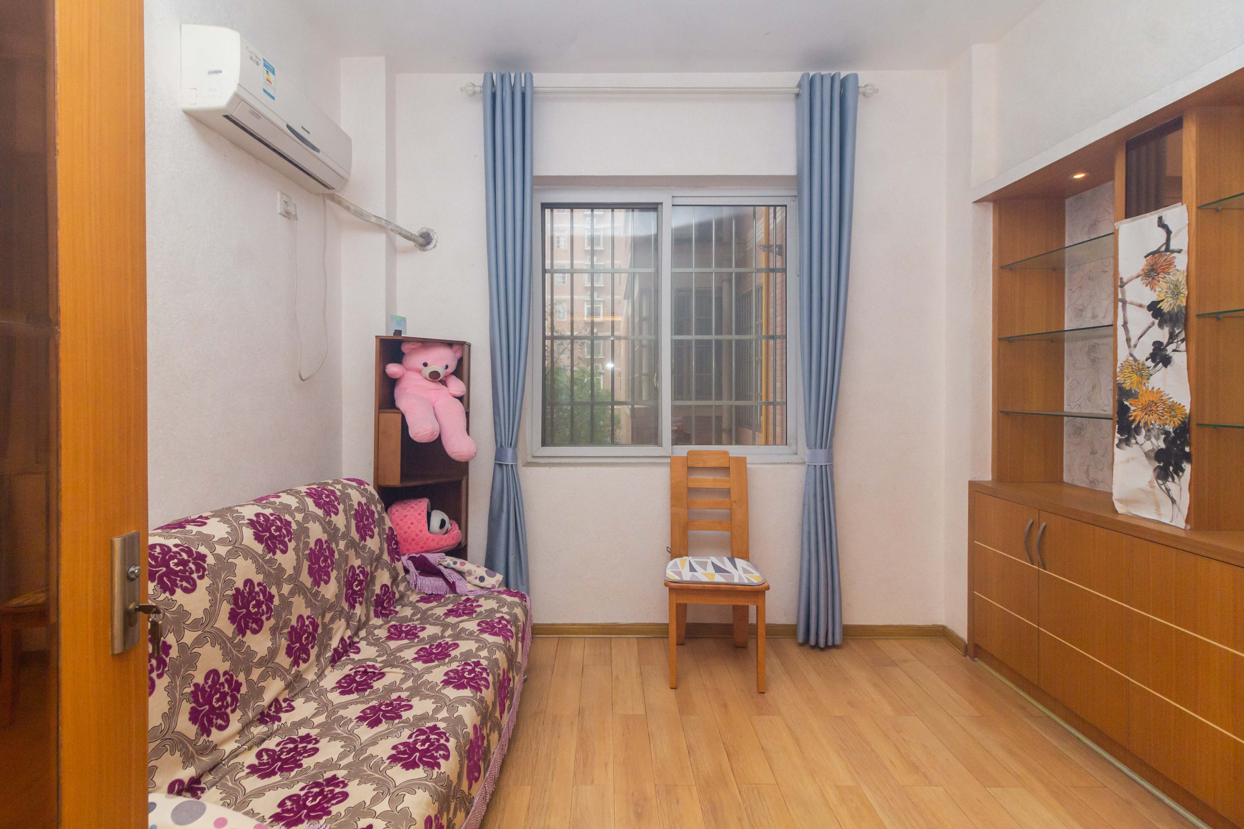 星城国际  3室2厅2卫    65.0万卧室