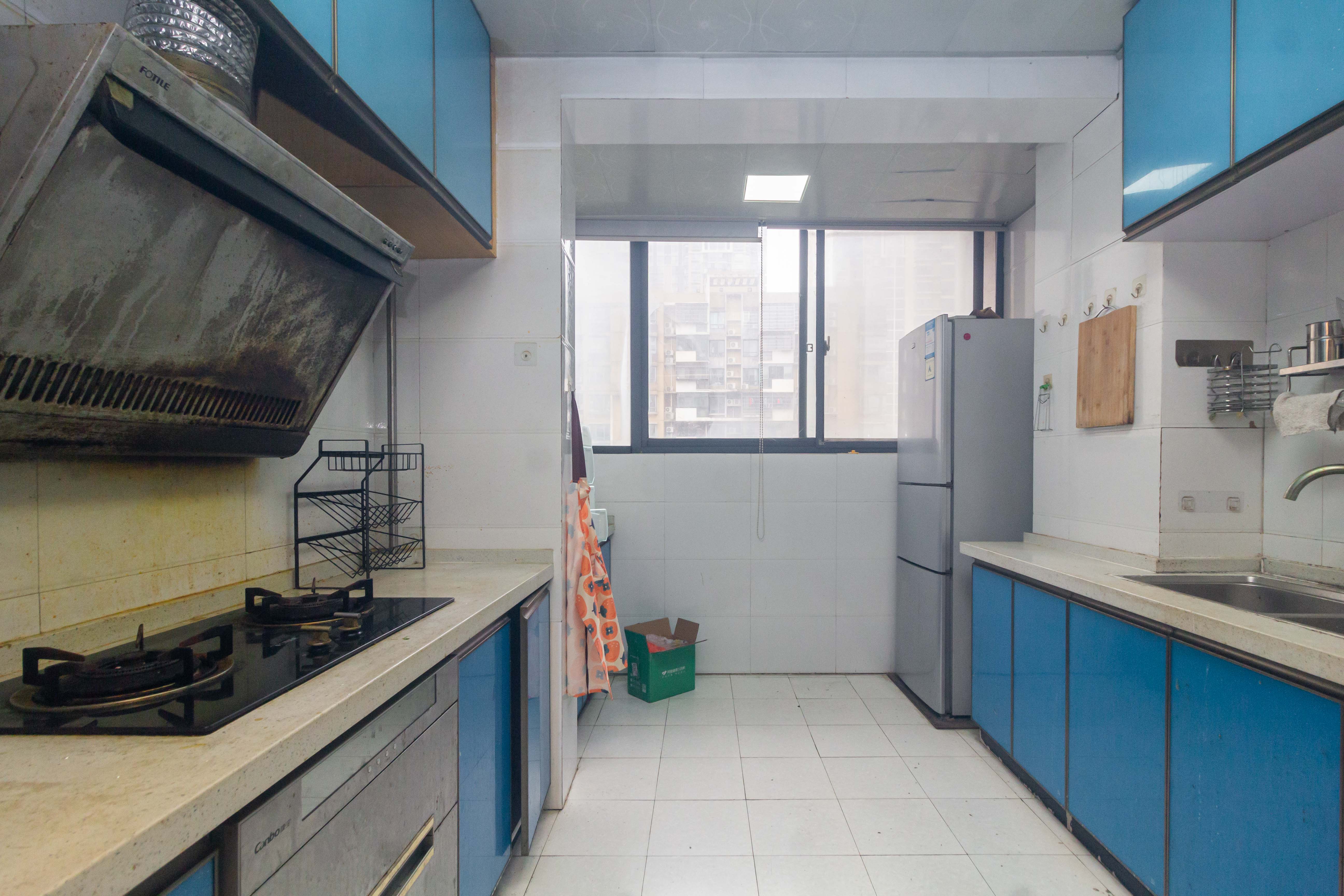 中国铁建国际城一期 3室2厅2卫 88.8万 中国铁建国际城一期 3室2厅2卫 88.8万厨房