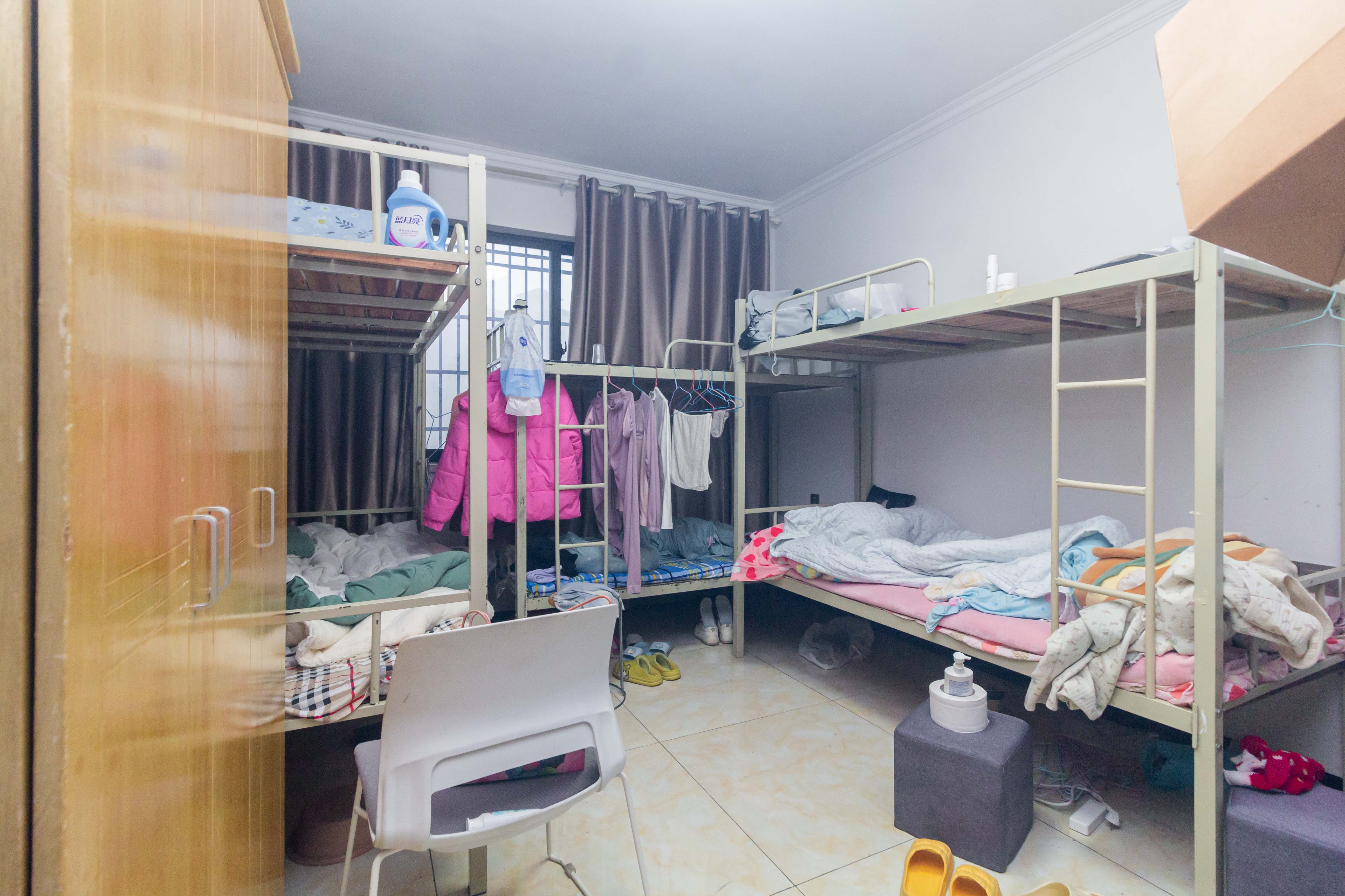 康桥长郡  3室2厅1卫   65.00万卧室