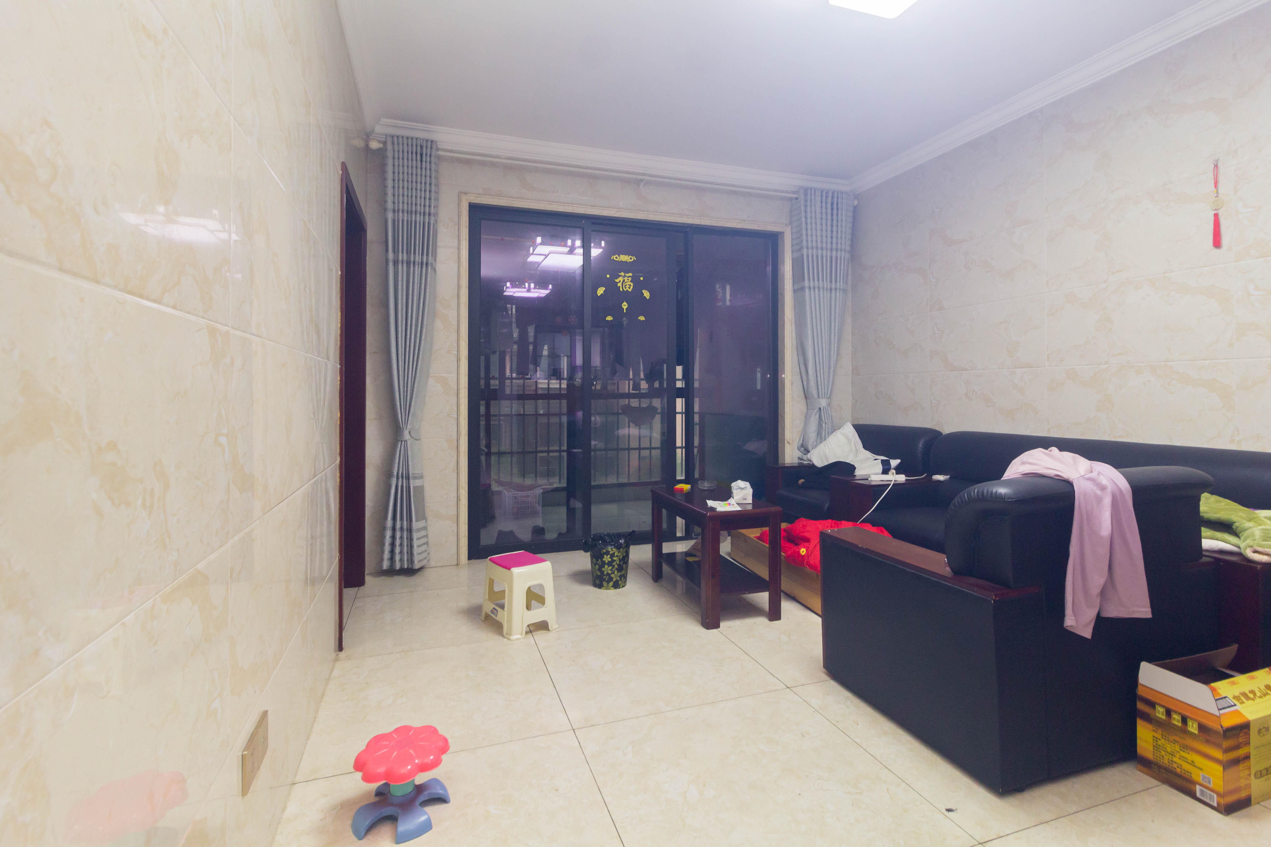 康桥长郡 3室2厅1卫 53.68万 康桥长郡 3室2厅1卫 53.68万客厅