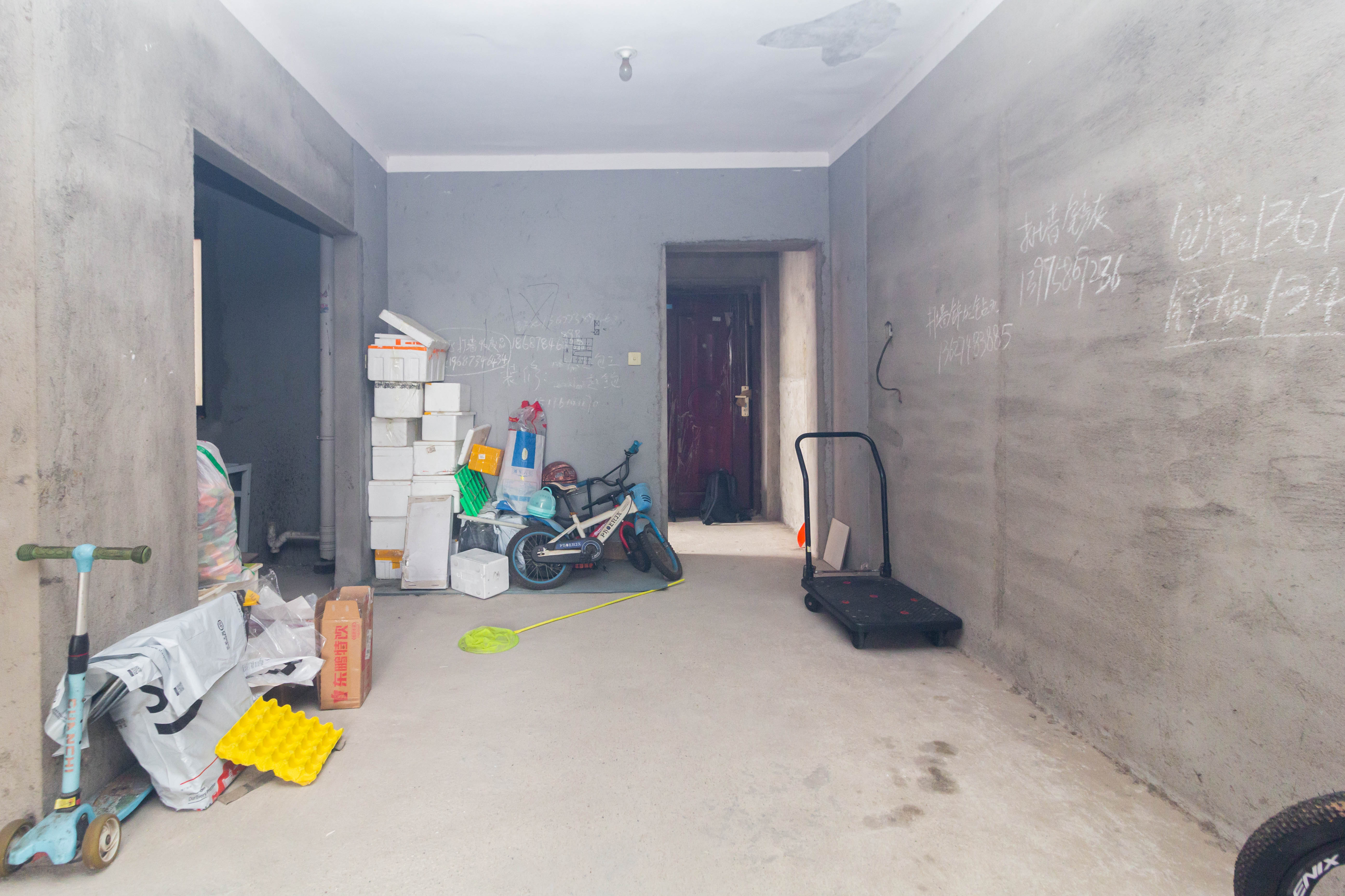 海德公园  4室2厅1卫    66.8万 海德公园  4室2厅1卫    66.8万客厅