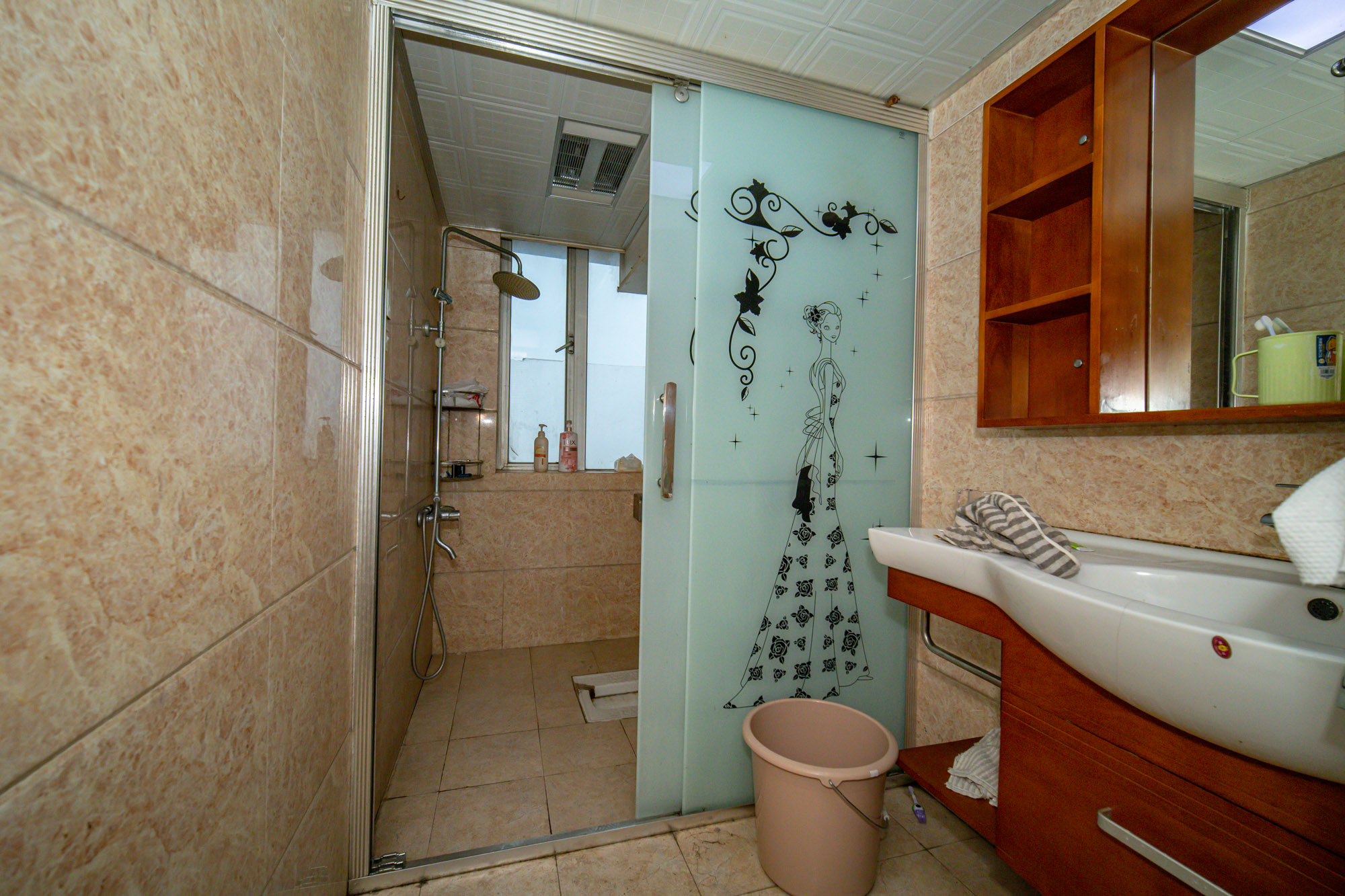 恒广国际景园一二区  3室2厅2卫    81.8万 恒广国际景园一二区  3室2厅2卫    81.8万卫生间