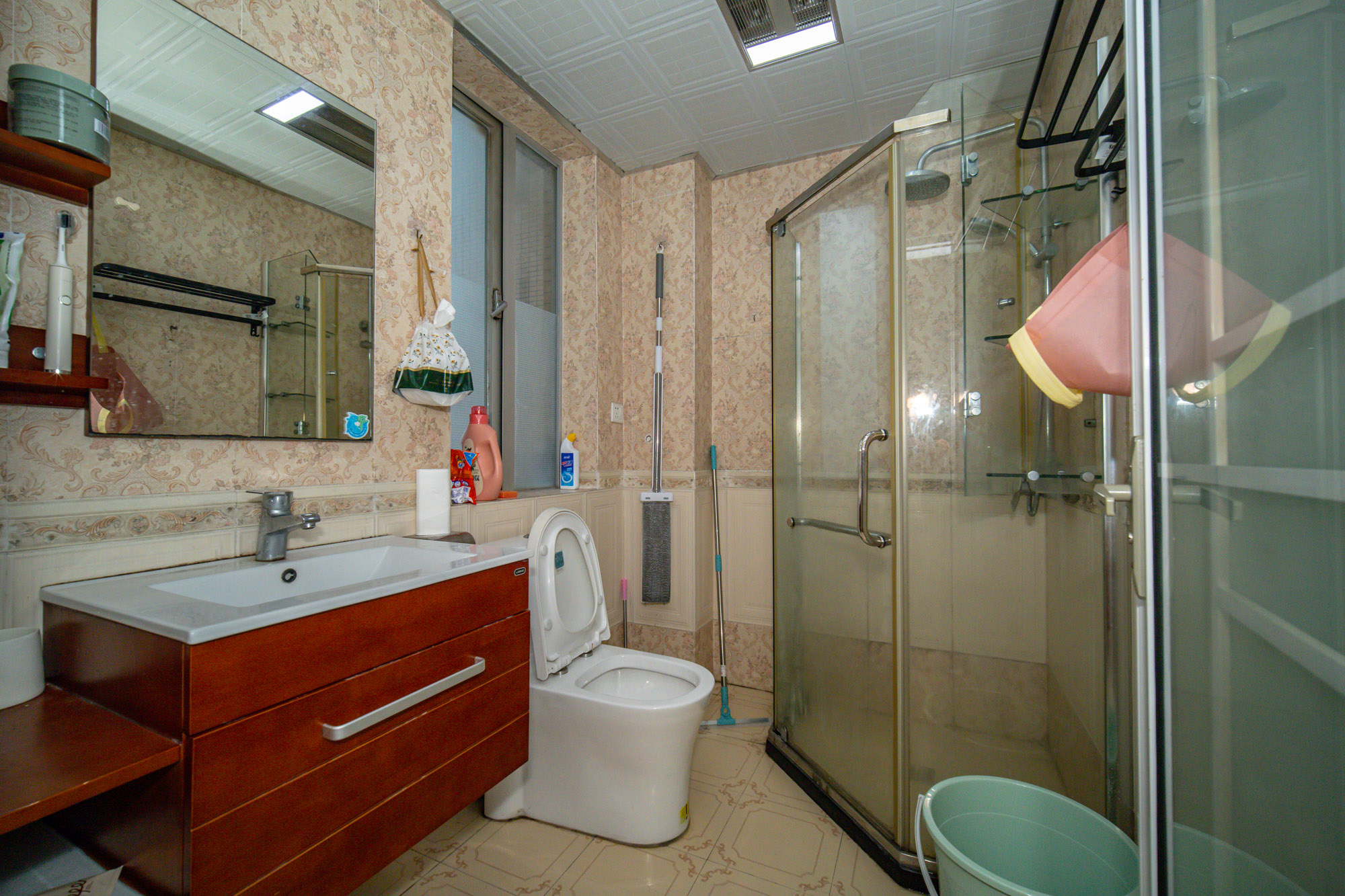 恒广国际景园一二区  3室2厅2卫    81.8万 恒广国际景园一二区  3室2厅2卫    81.8万卫生间