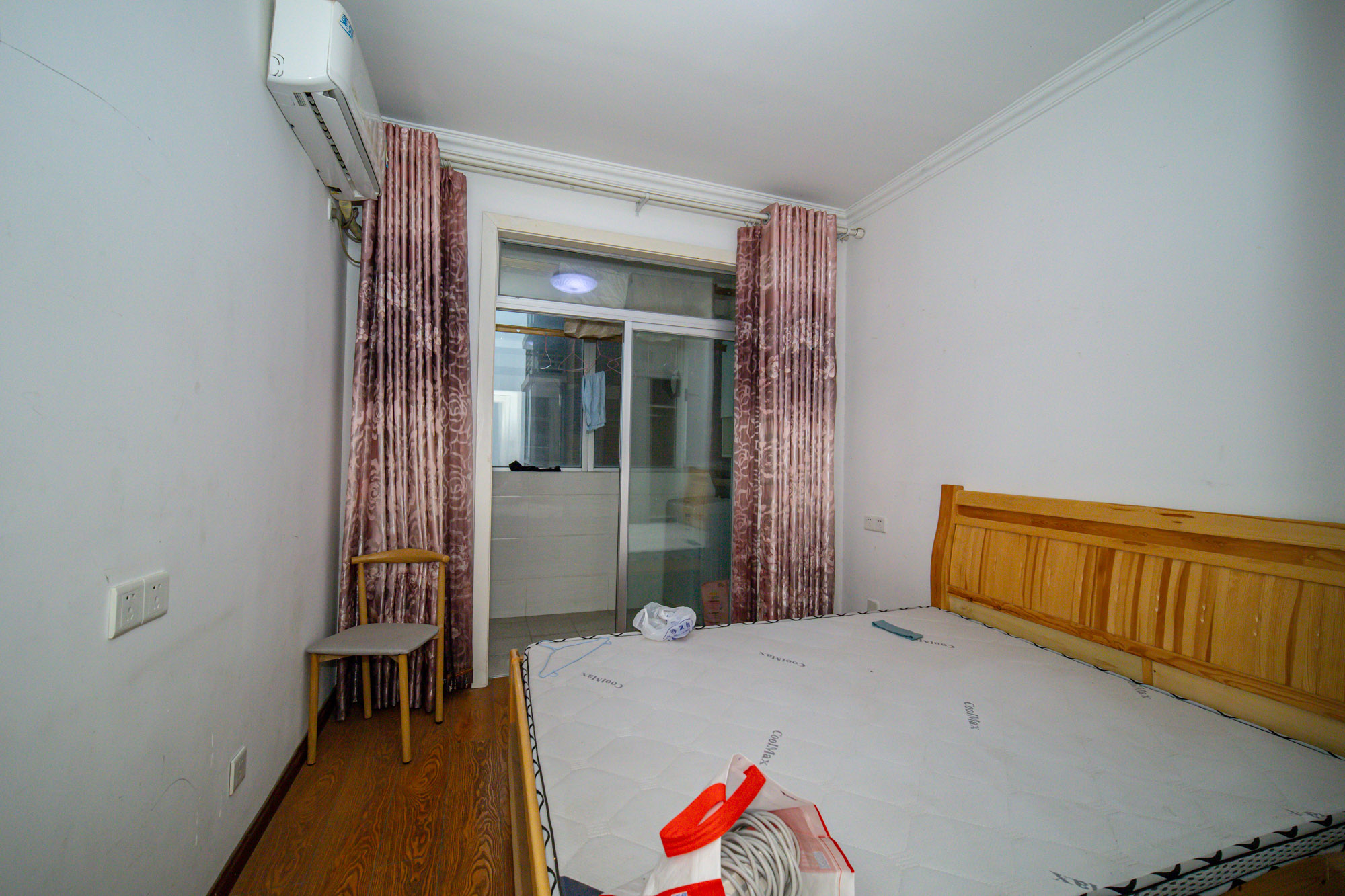 恒广国际景园一二区  3室2厅2卫    81.8万 恒广国际景园一二区  3室2厅2卫    81.8万卧室